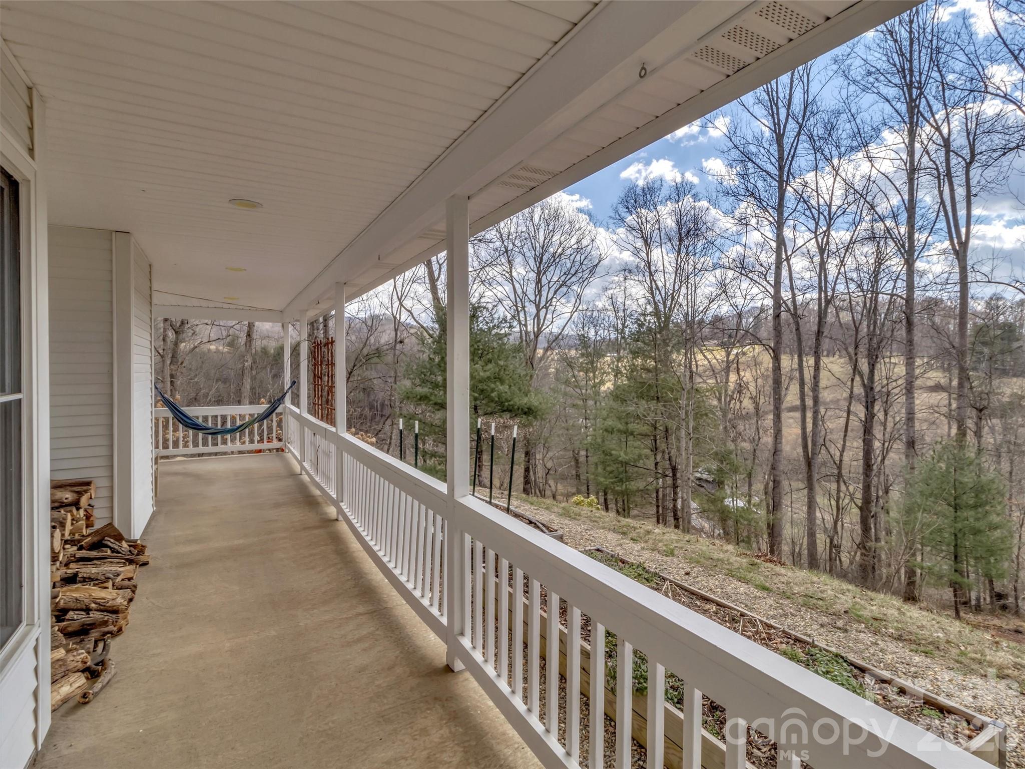109 Paradise Circle Property Photo 5