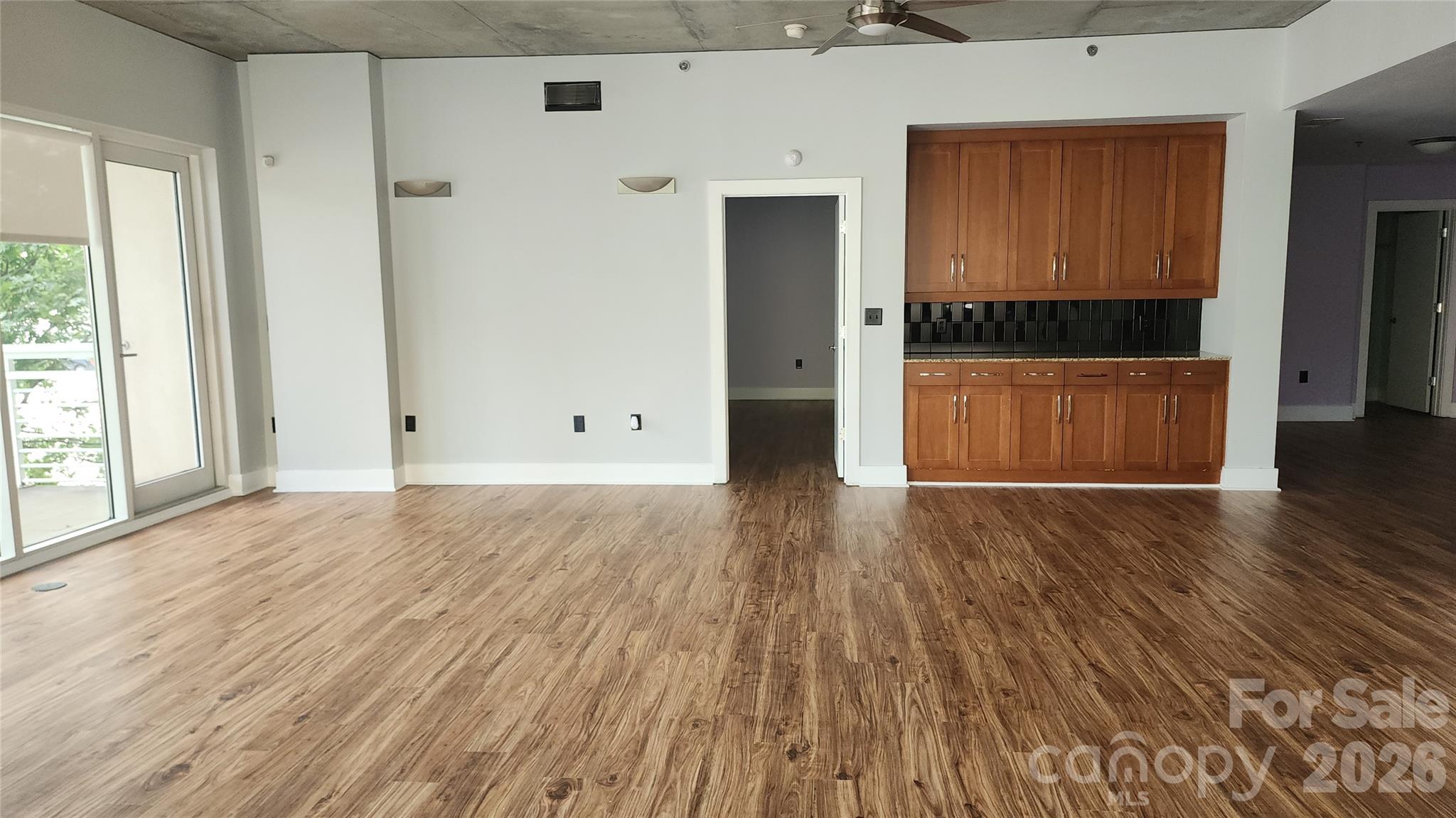 505 E 6th Street 301 Property Photo 4