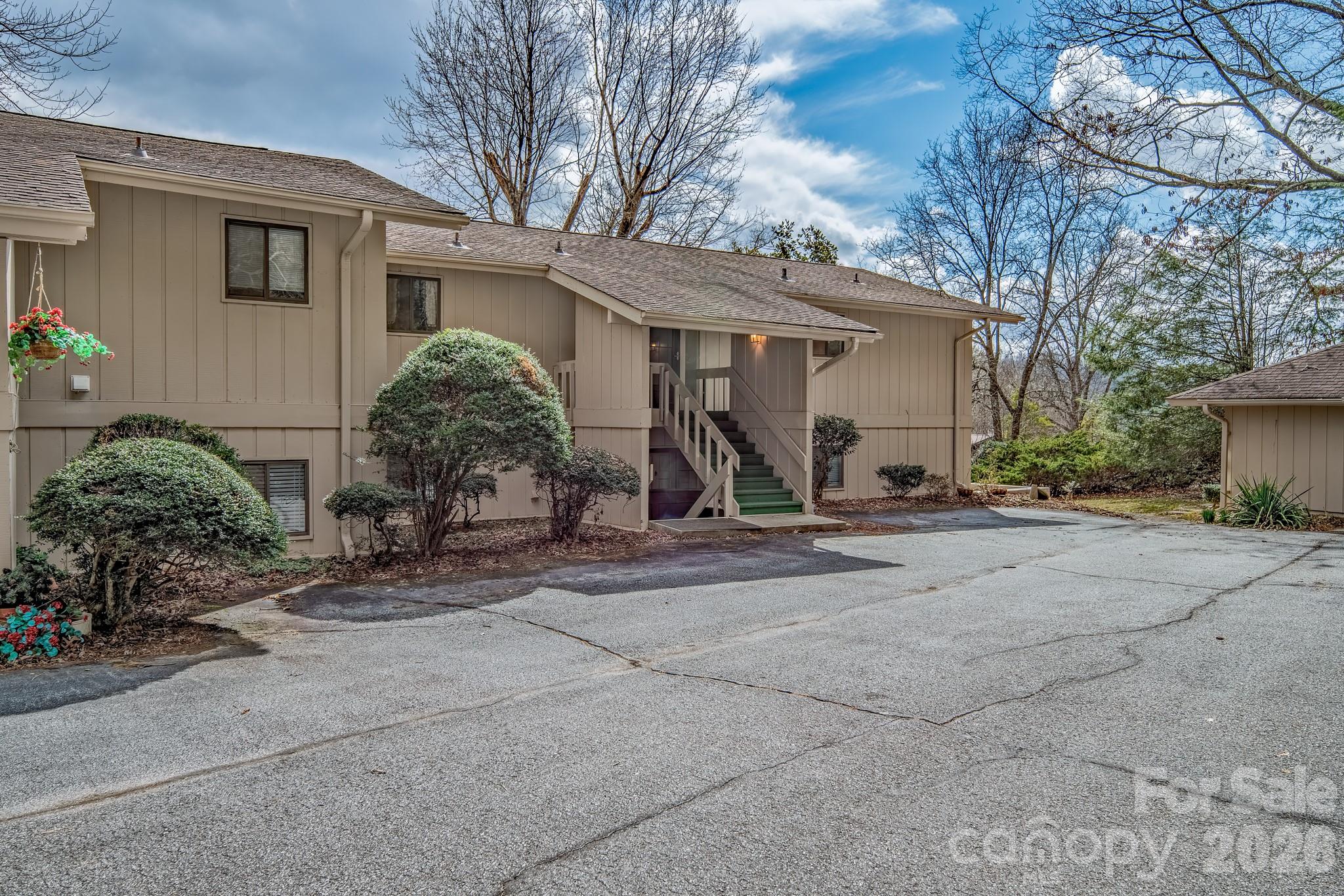 1813 Glen Cannon Drive Property Photo 2