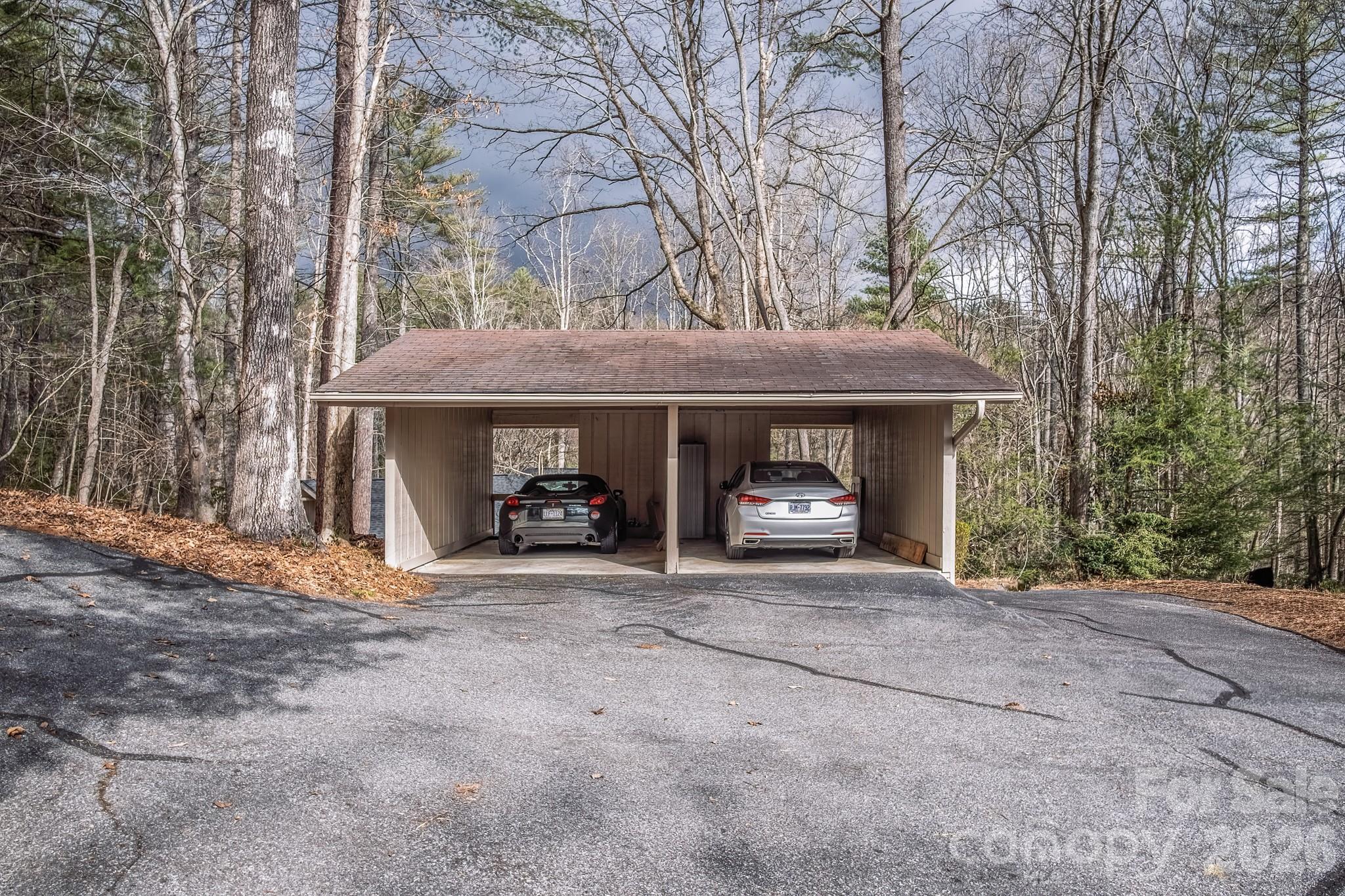 1813 Glen Cannon Drive Property Photo 4