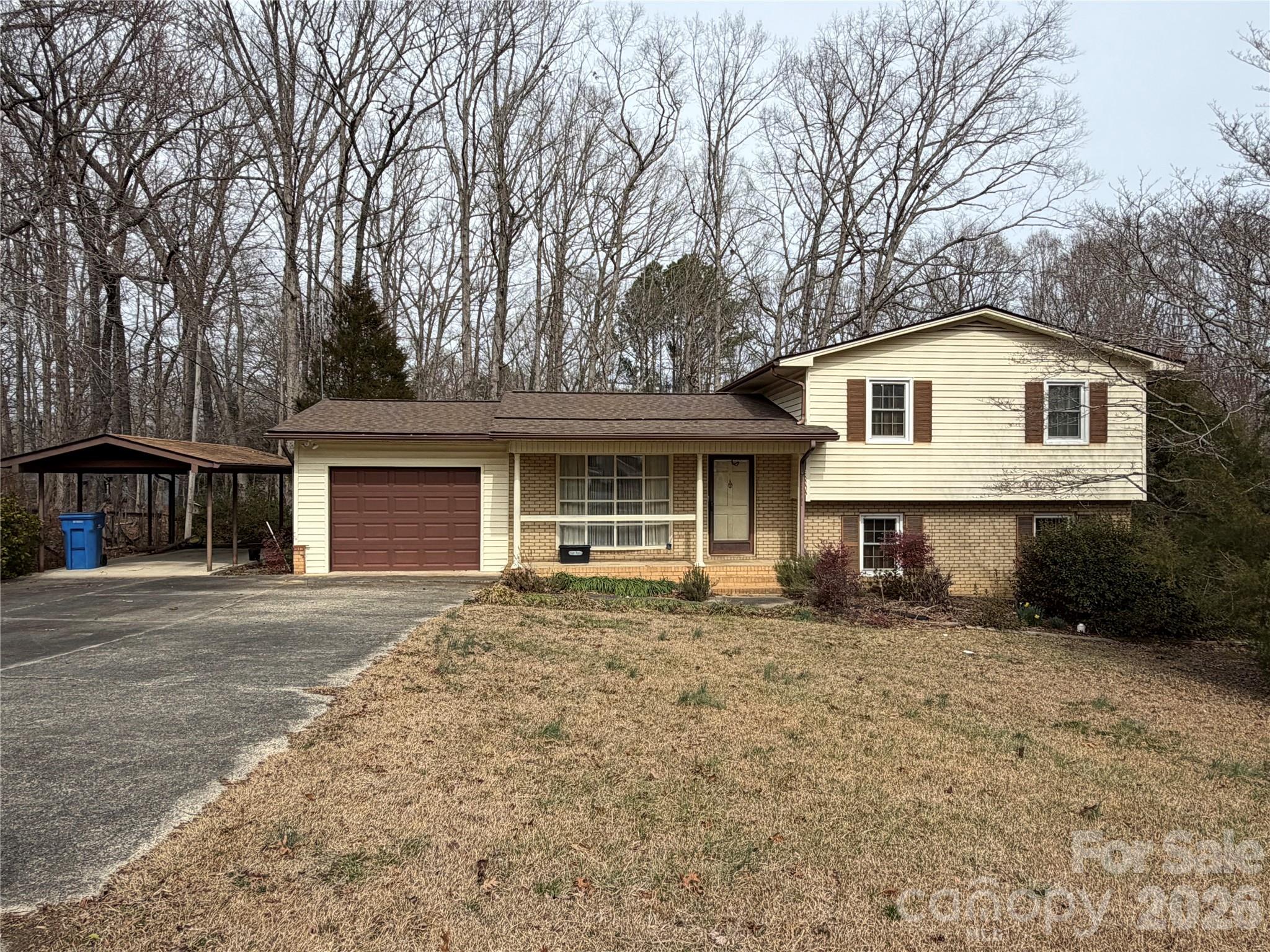 2033 Sprucewood Street Property Photo 1