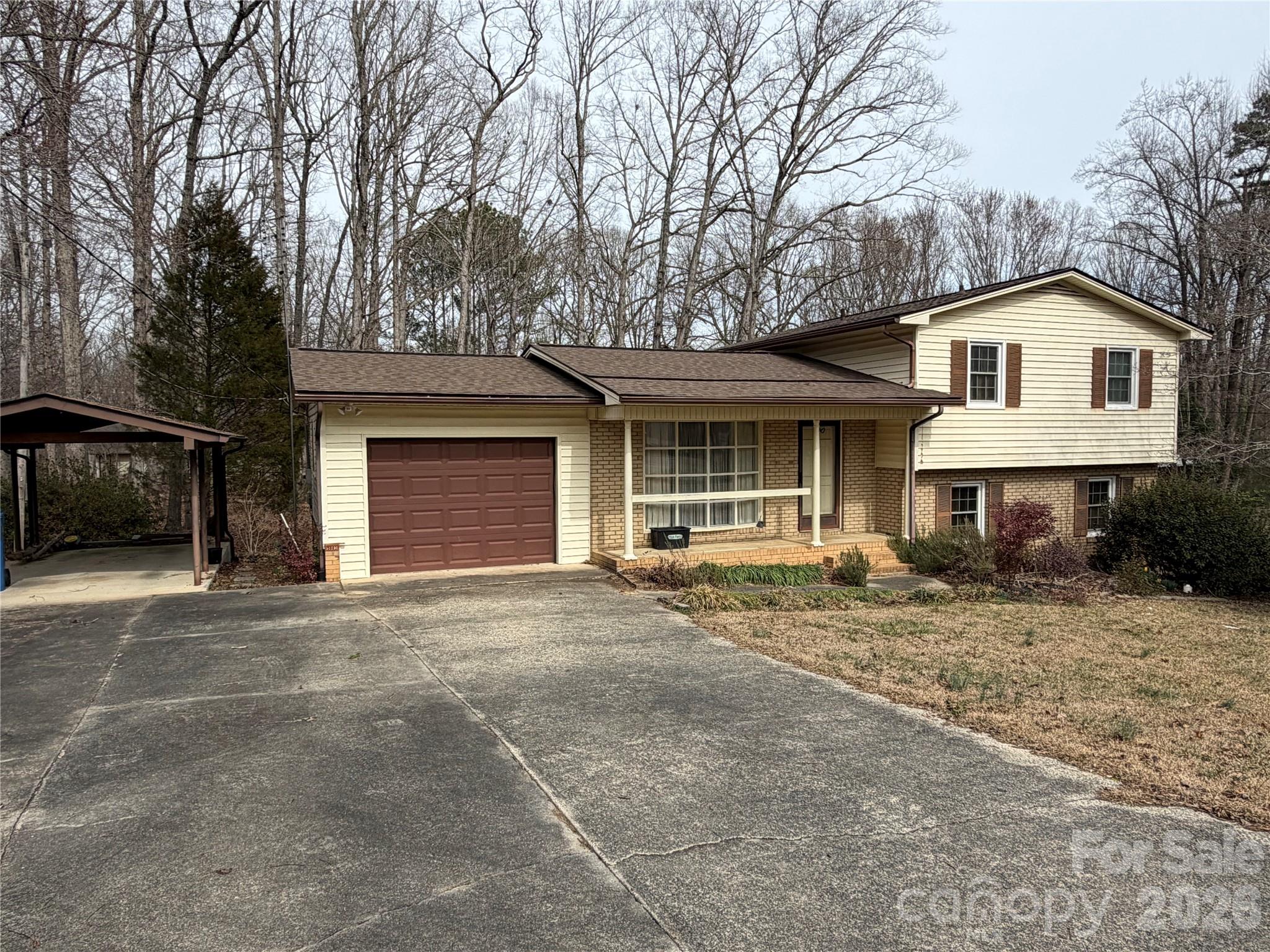 2033 Sprucewood Street Property Photo 2