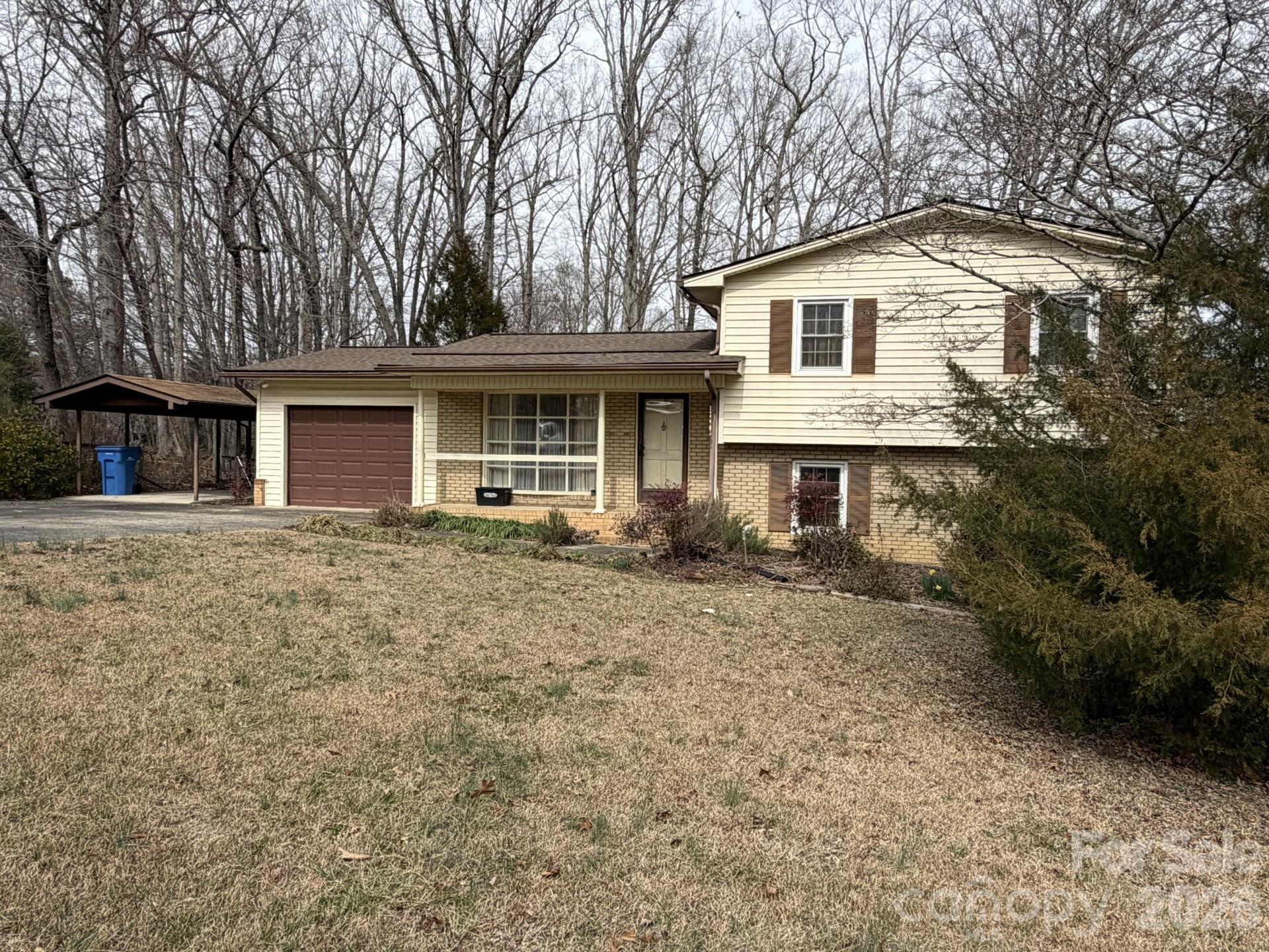 2033 Sprucewood Street Property Photo 3