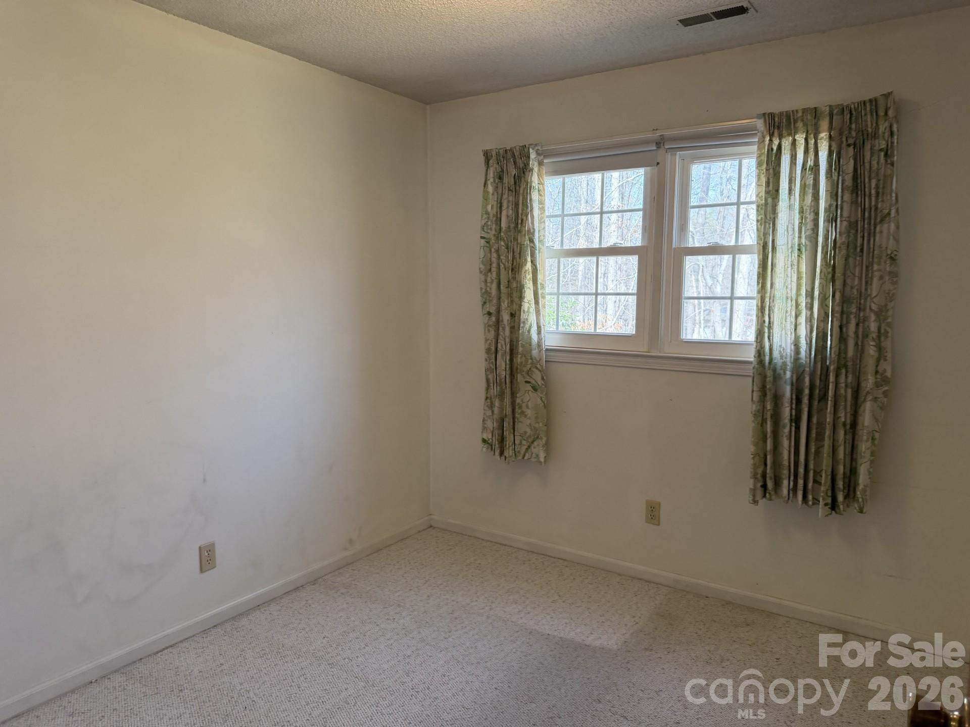 2033 Sprucewood Street Property Photo 6