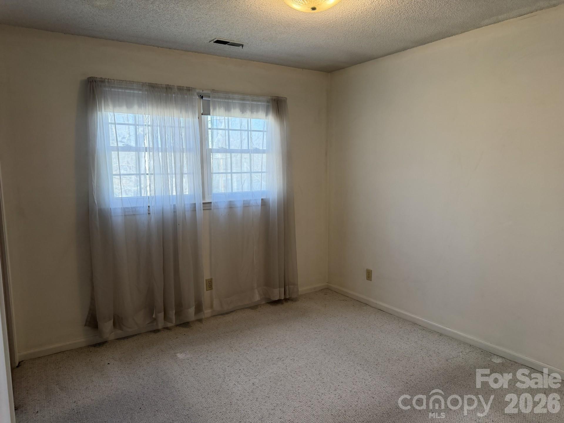 2033 Sprucewood Street Property Photo 7