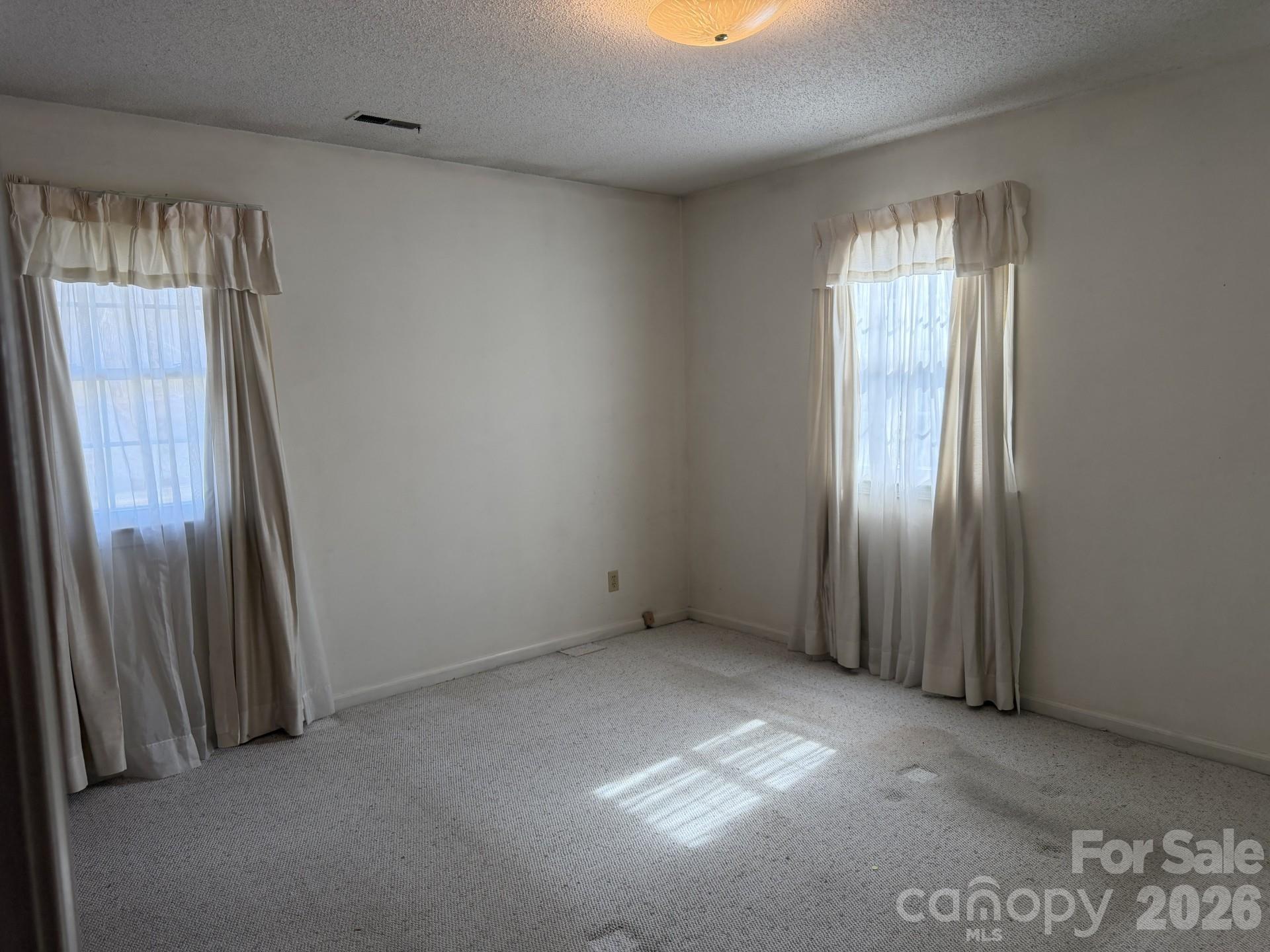 2033 Sprucewood Street Property Photo 8