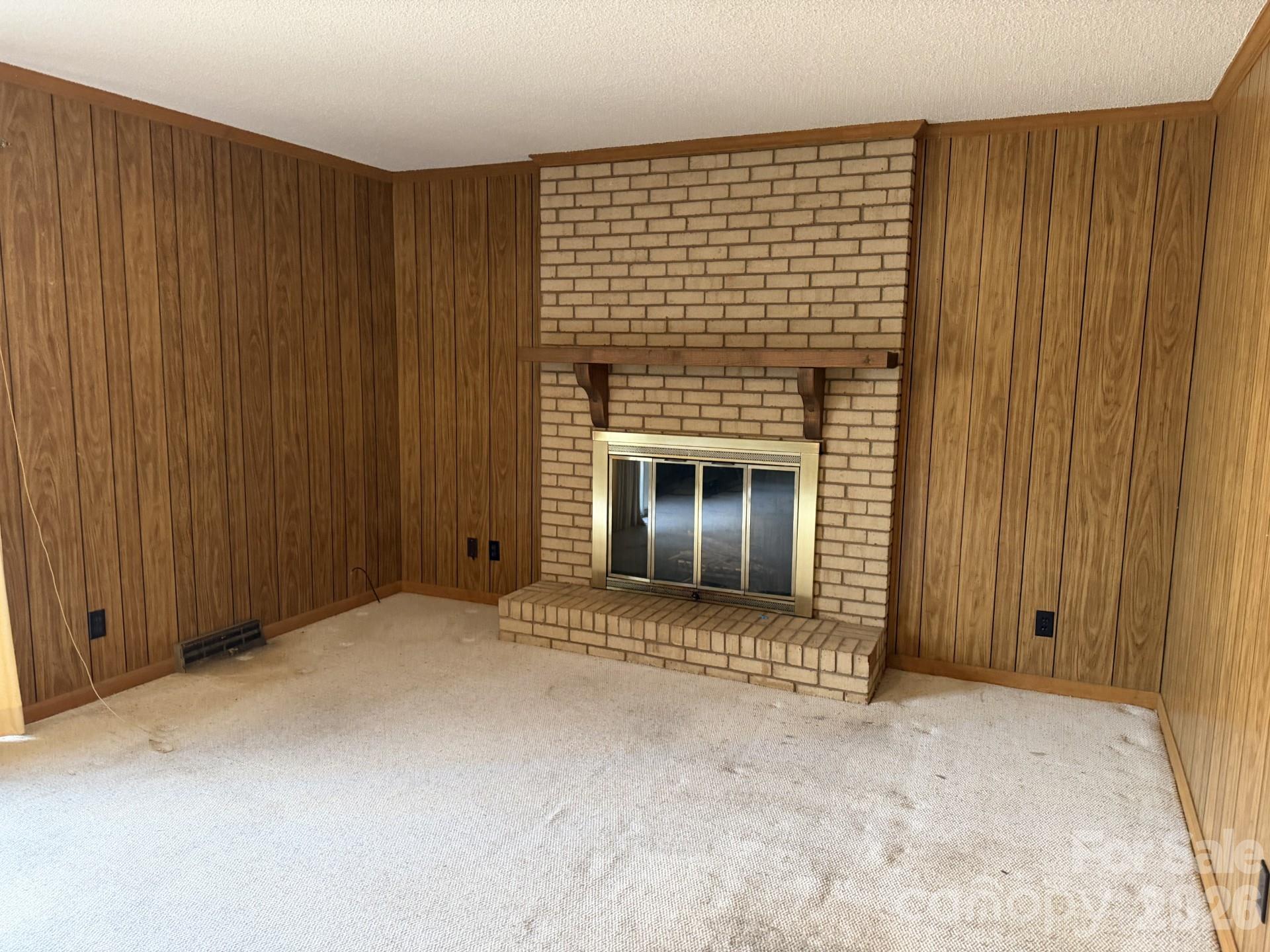 2033 Sprucewood Street Property Photo 11