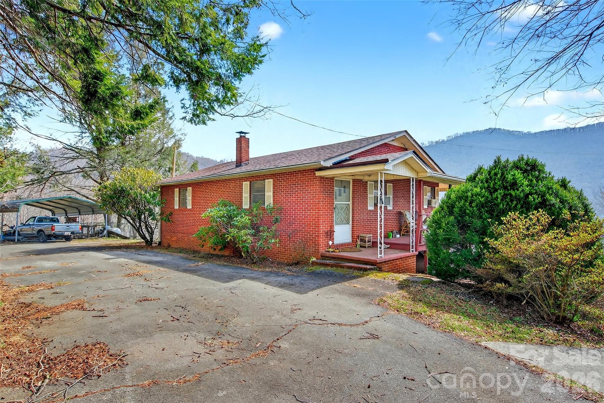 1306 Fork Mountain Road Property Photo 4