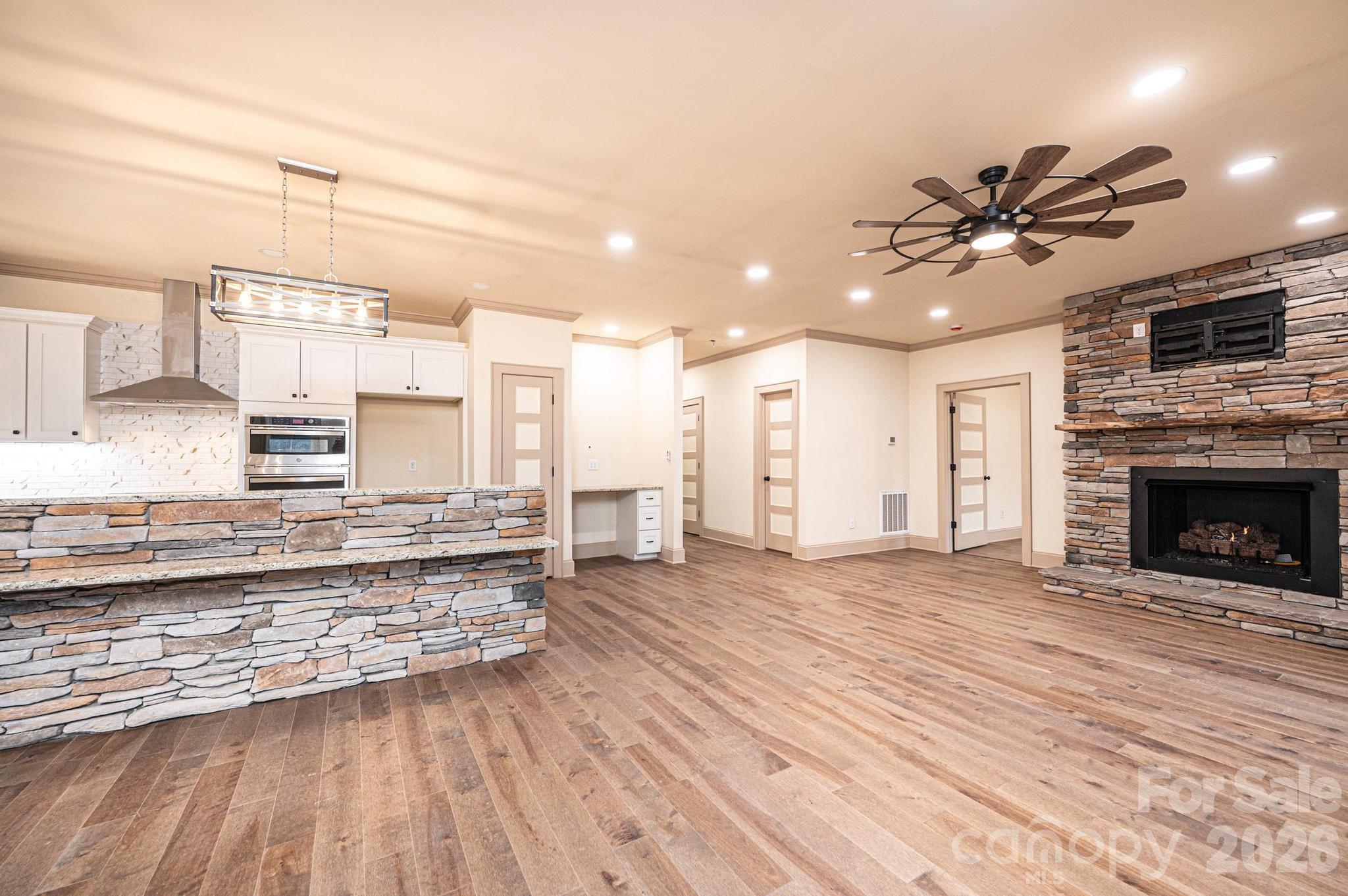 1610 Summerlin Place Property Photo 4