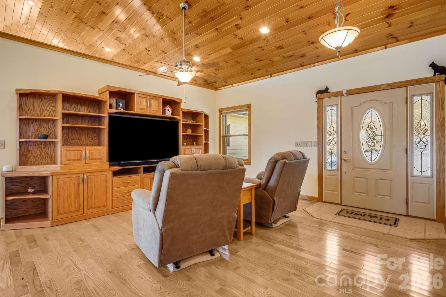 20 Stony Crest Drive Property Photo 2