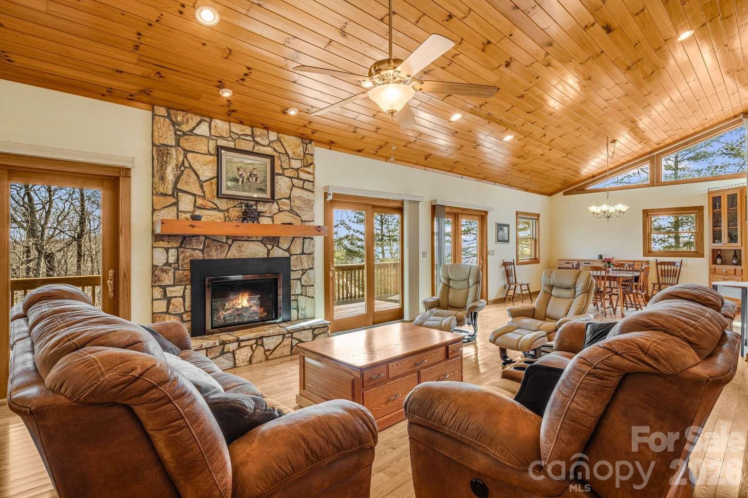 20 Stony Crest Drive Property Photo 3