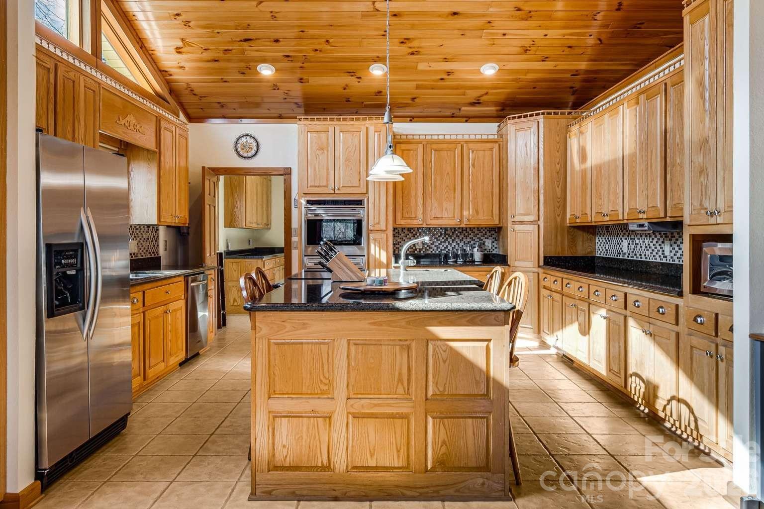 20 Stony Crest Drive Property Photo 8