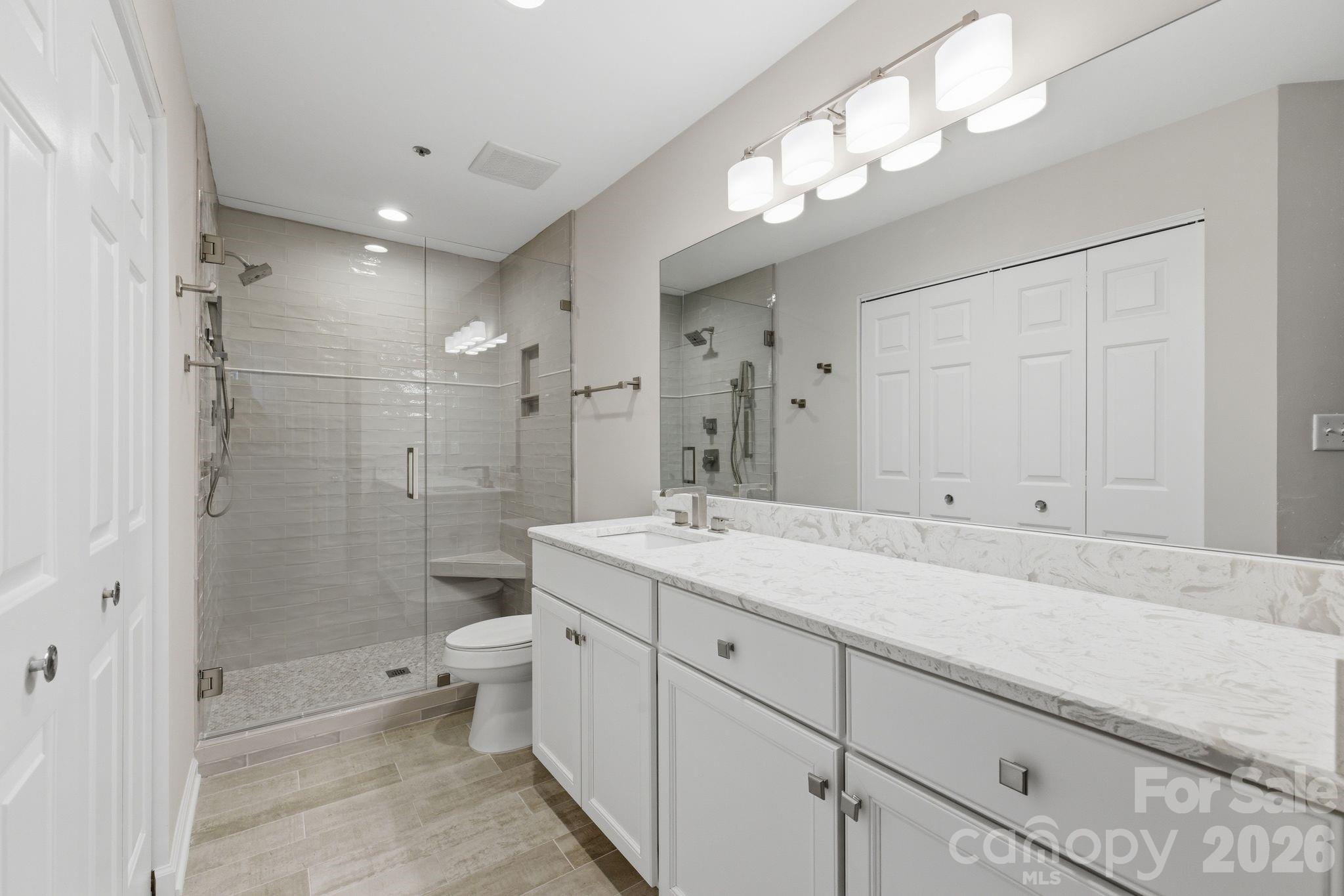 17925 Kings Point Drive B Property Photo 10