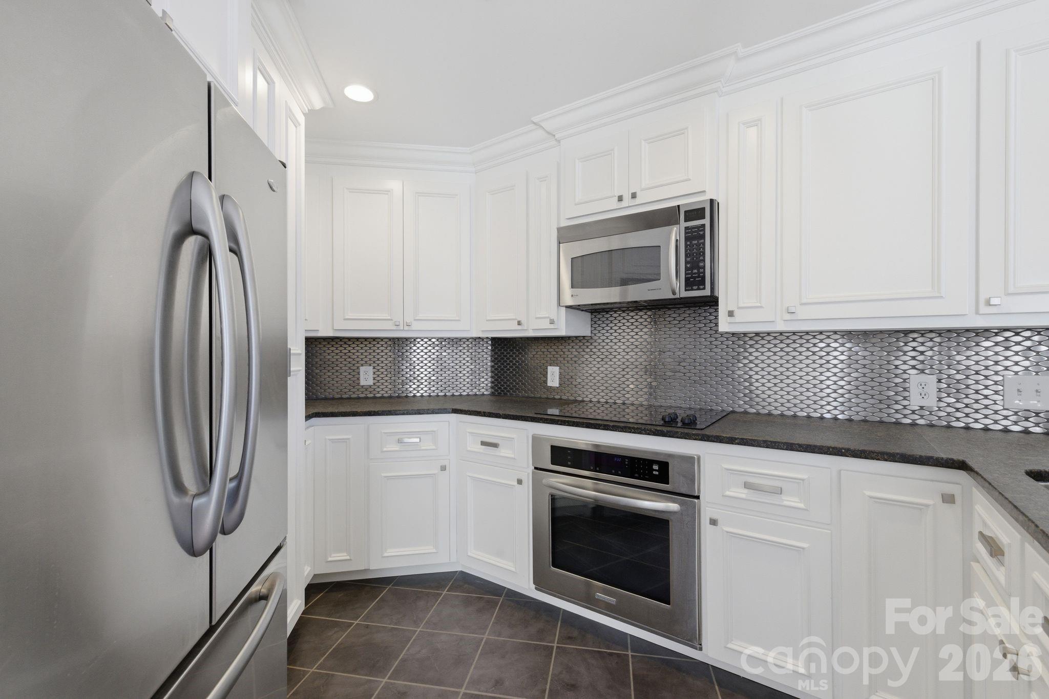 17925 Kings Point Drive B Property Photo 15