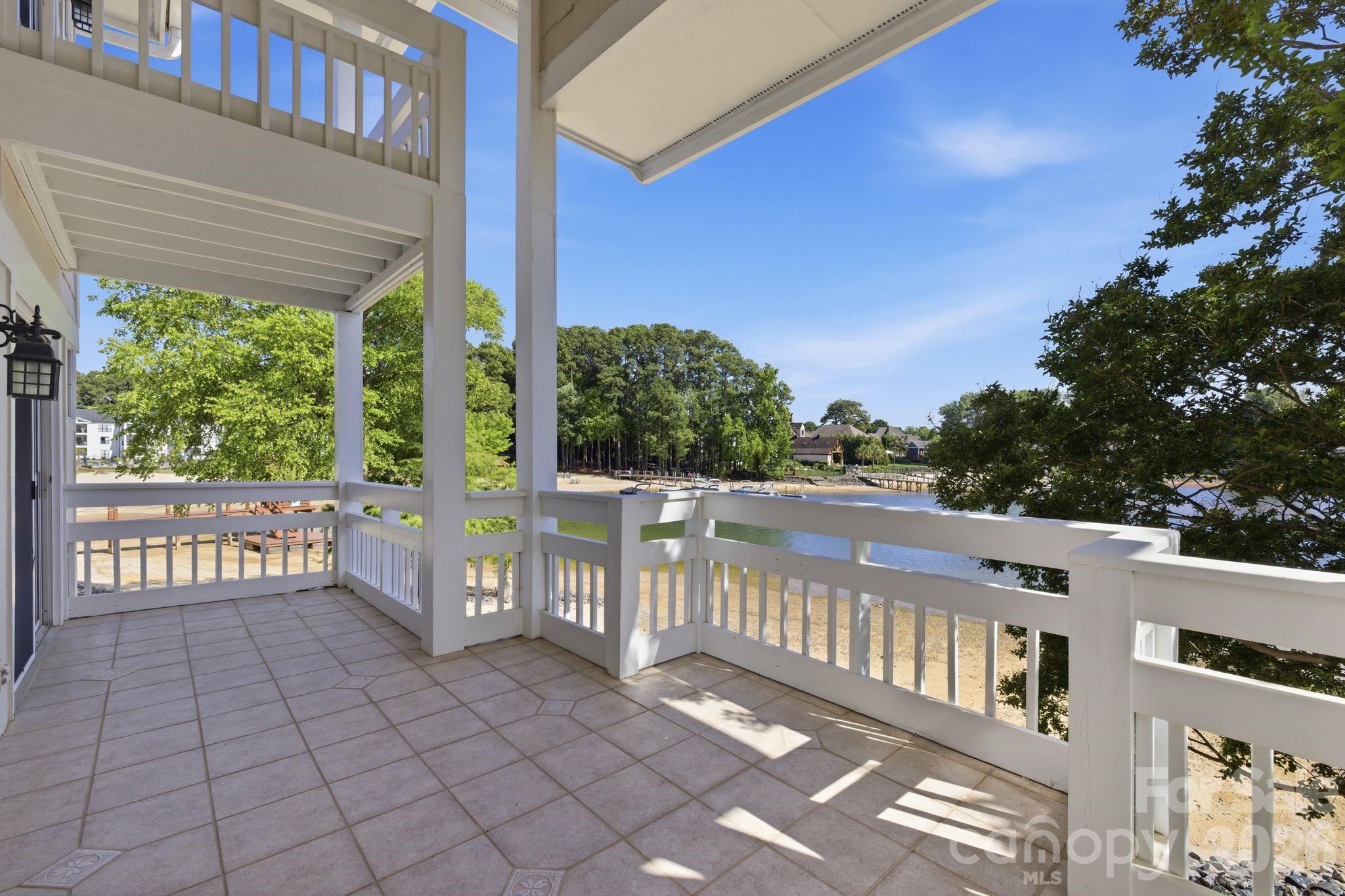 17925 Kings Point Drive B Property Photo 21