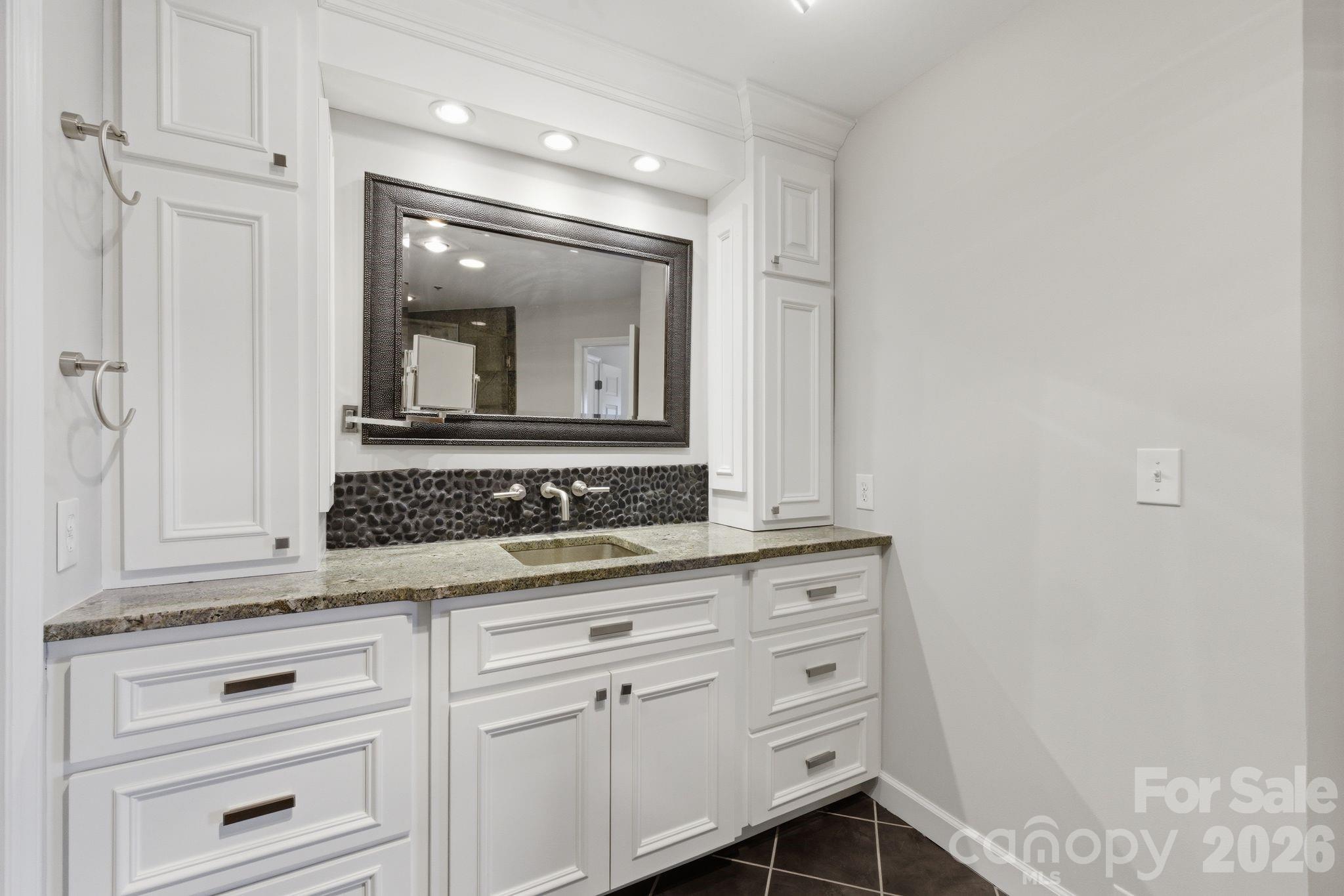 17925 Kings Point Drive B Property Photo 35