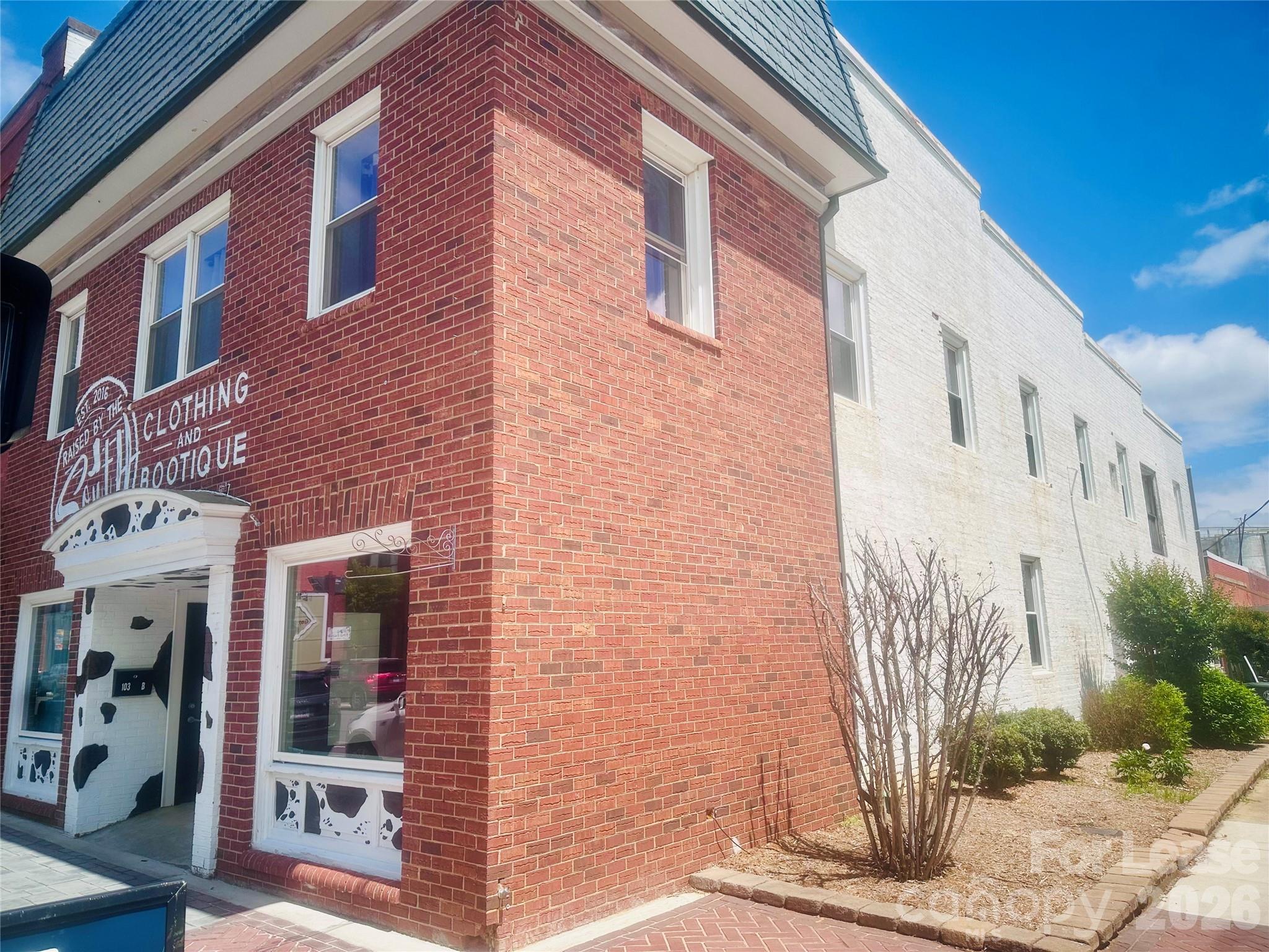 103 N College Avenue Property Photo 1