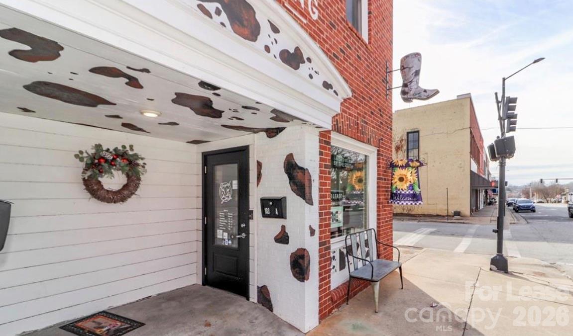103 N College Avenue Property Photo 8