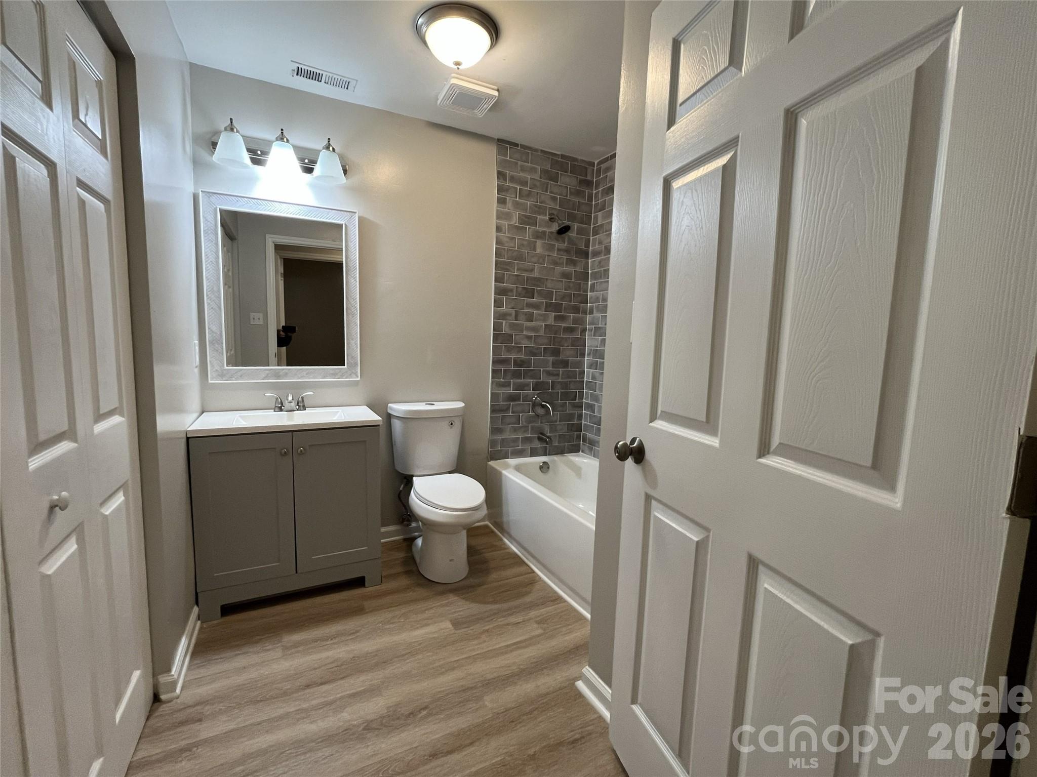 5830 Stone Bluff Court Property Photo 9