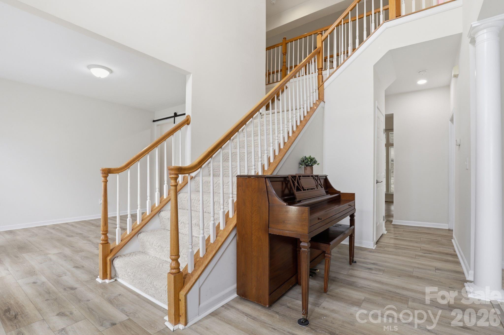 3909 Meadow Green Drive Property Photo 4