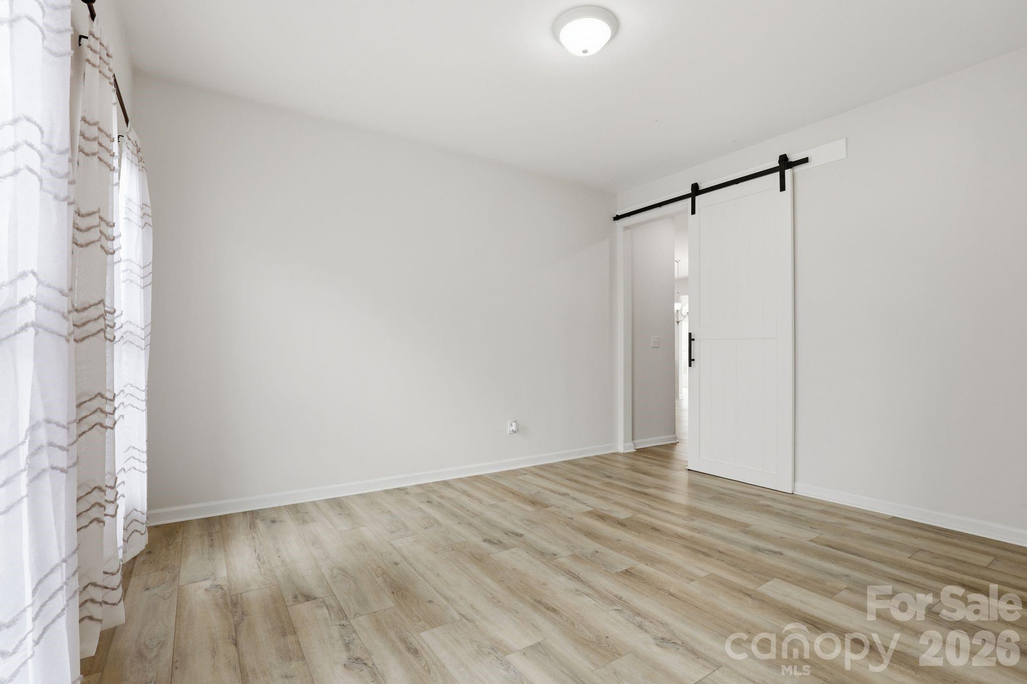 3909 Meadow Green Drive Property Photo 6