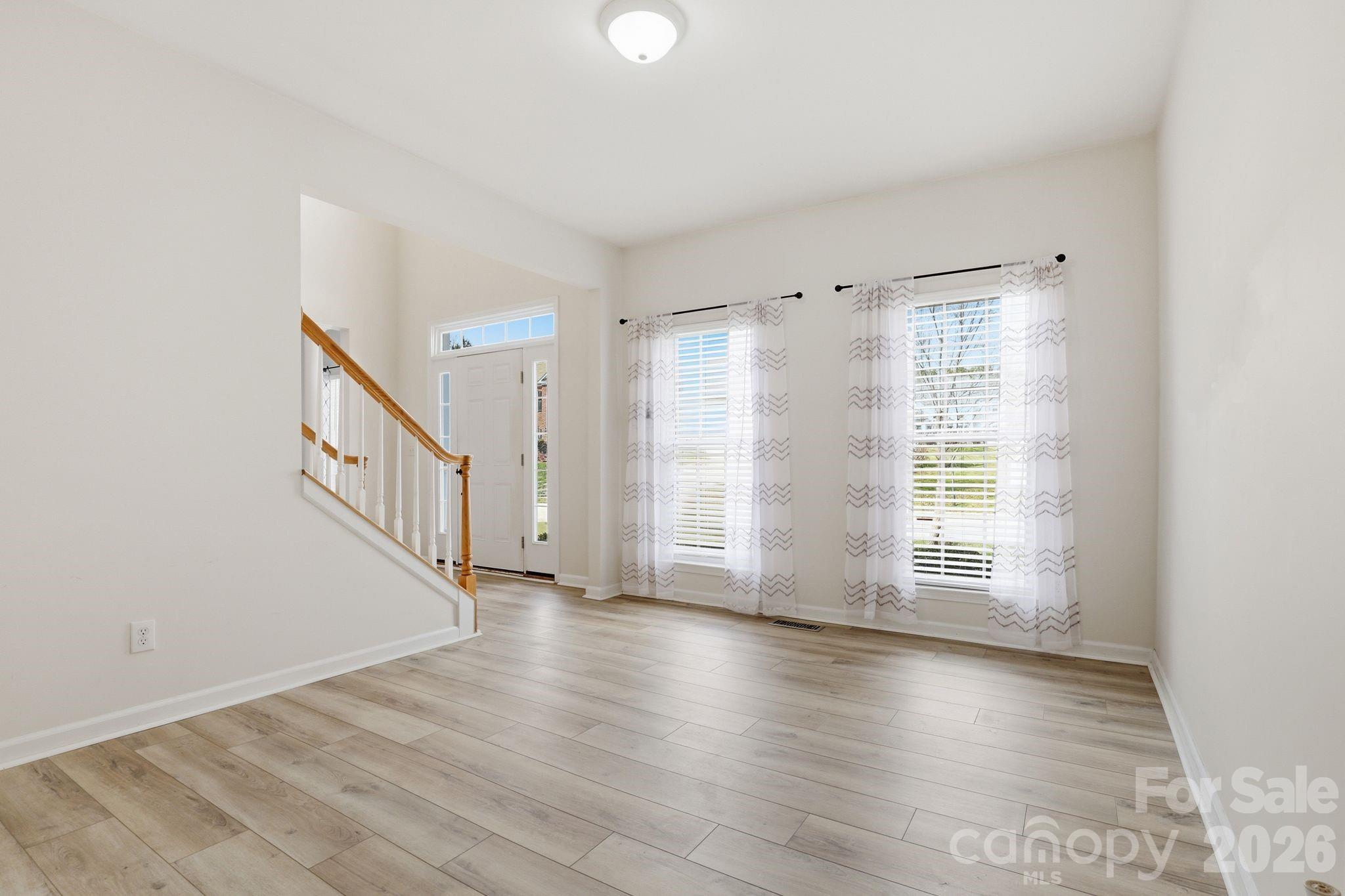 3909 Meadow Green Drive Property Photo 7