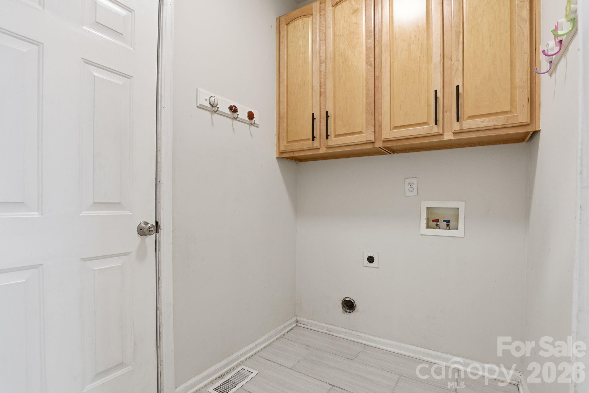 3909 Meadow Green Drive Property Photo 18