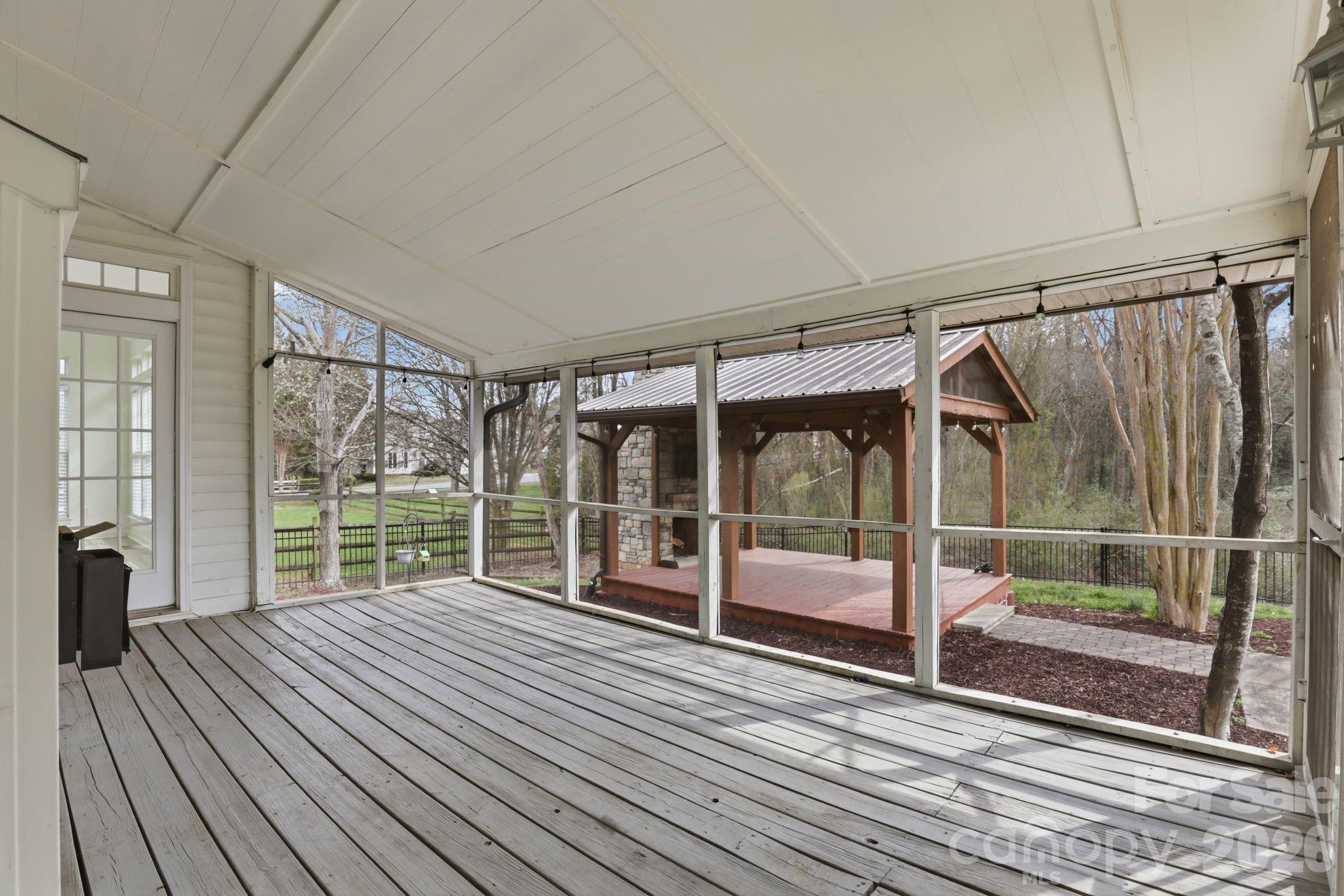 3909 Meadow Green Drive Property Photo 23