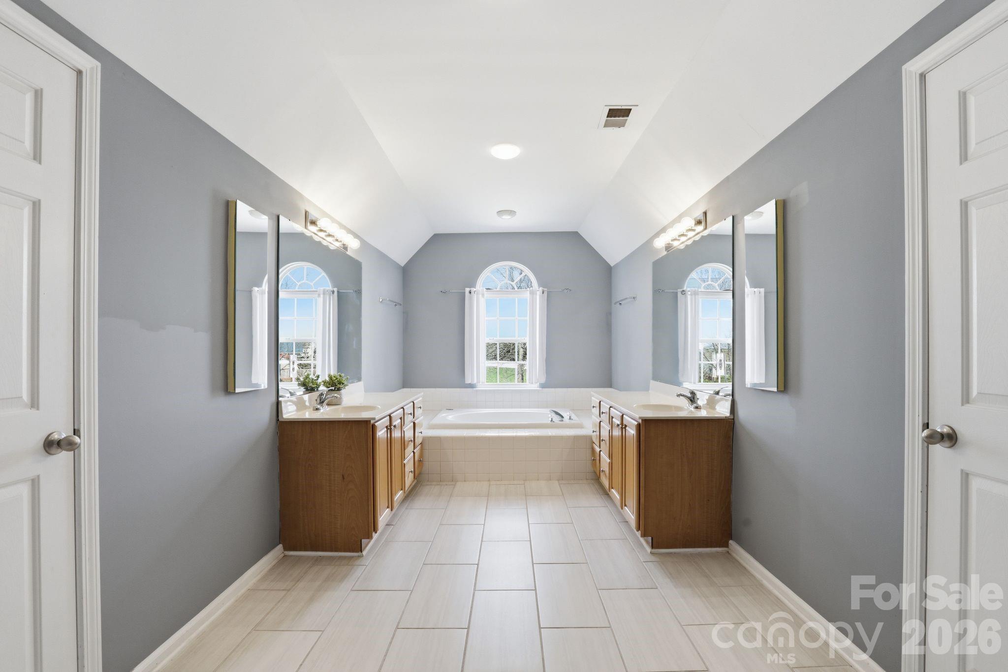 3909 Meadow Green Drive Property Photo 33