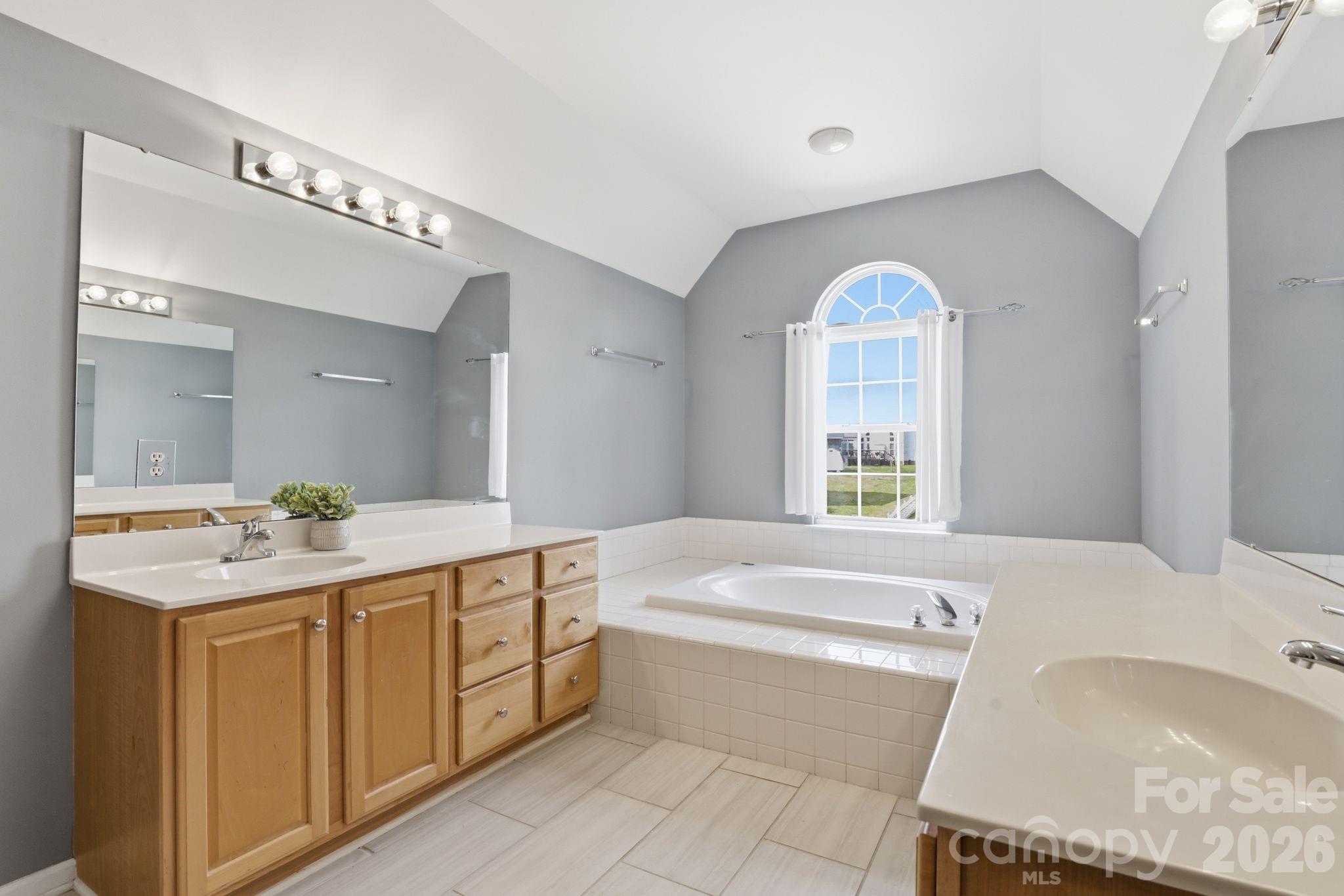 3909 Meadow Green Drive Property Photo 34