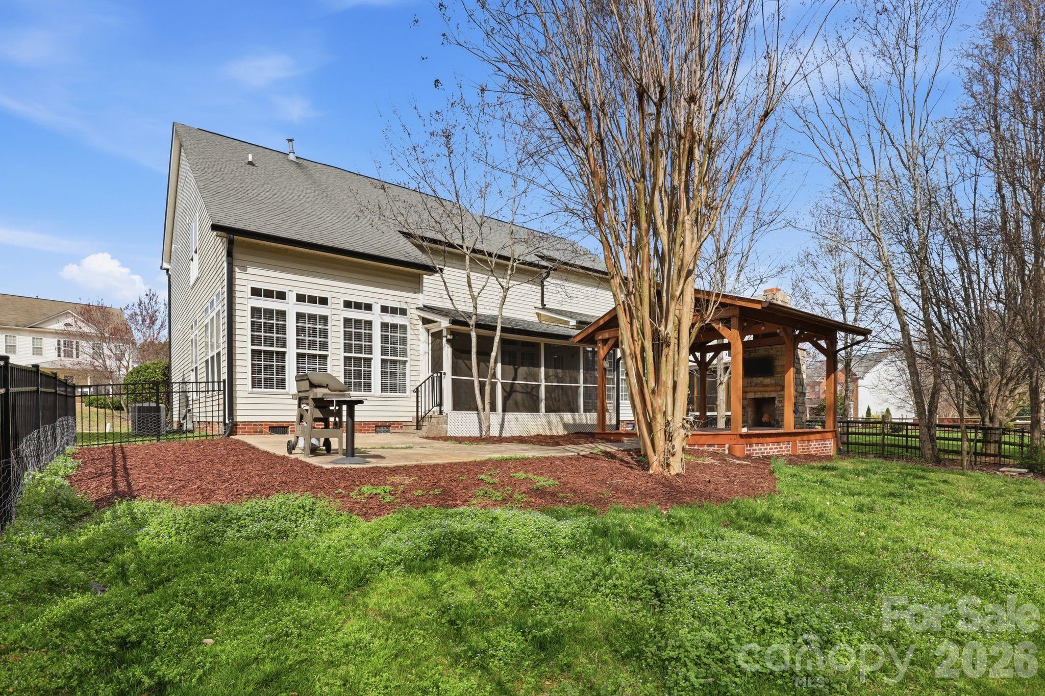 3909 Meadow Green Drive Property Photo 39