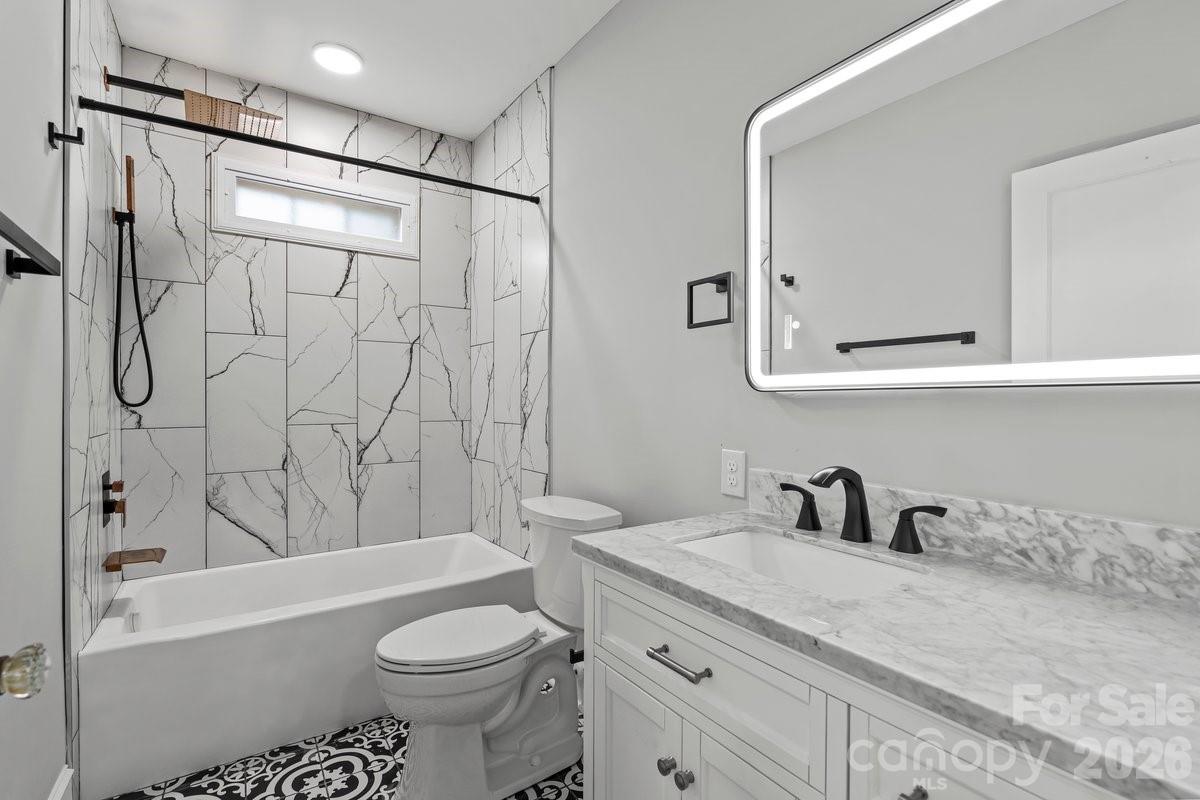 303 Lancaster Avenue Property Photo 28