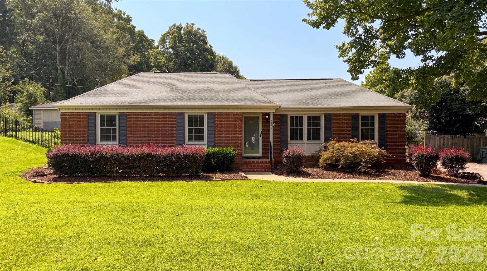 2309 Amity Avenue Property Photo 3