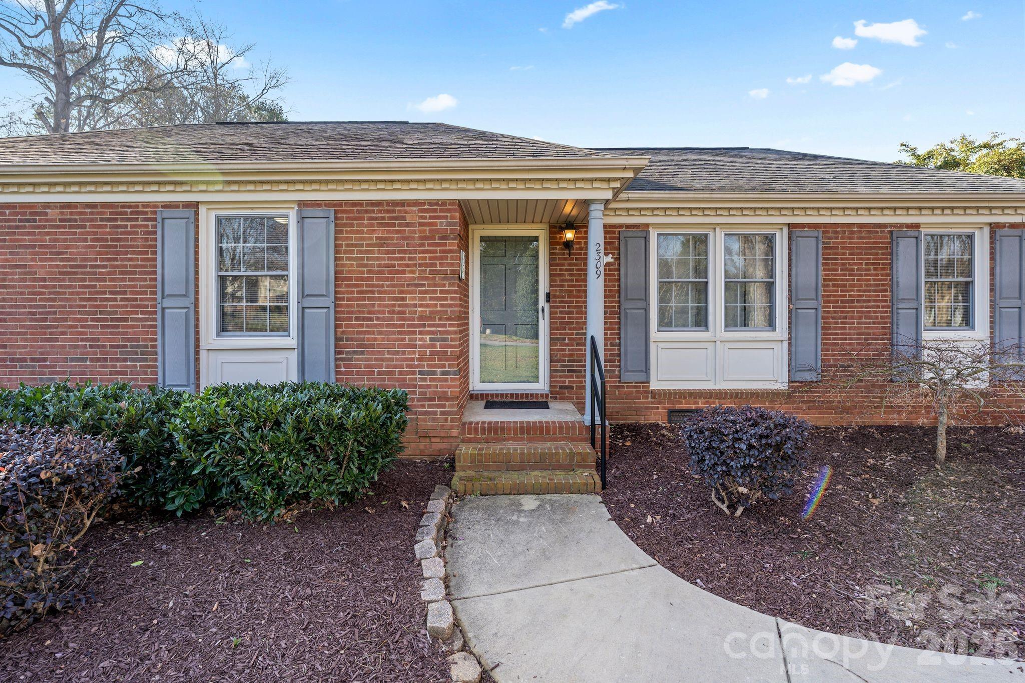 2309 Amity Avenue Property Photo 4