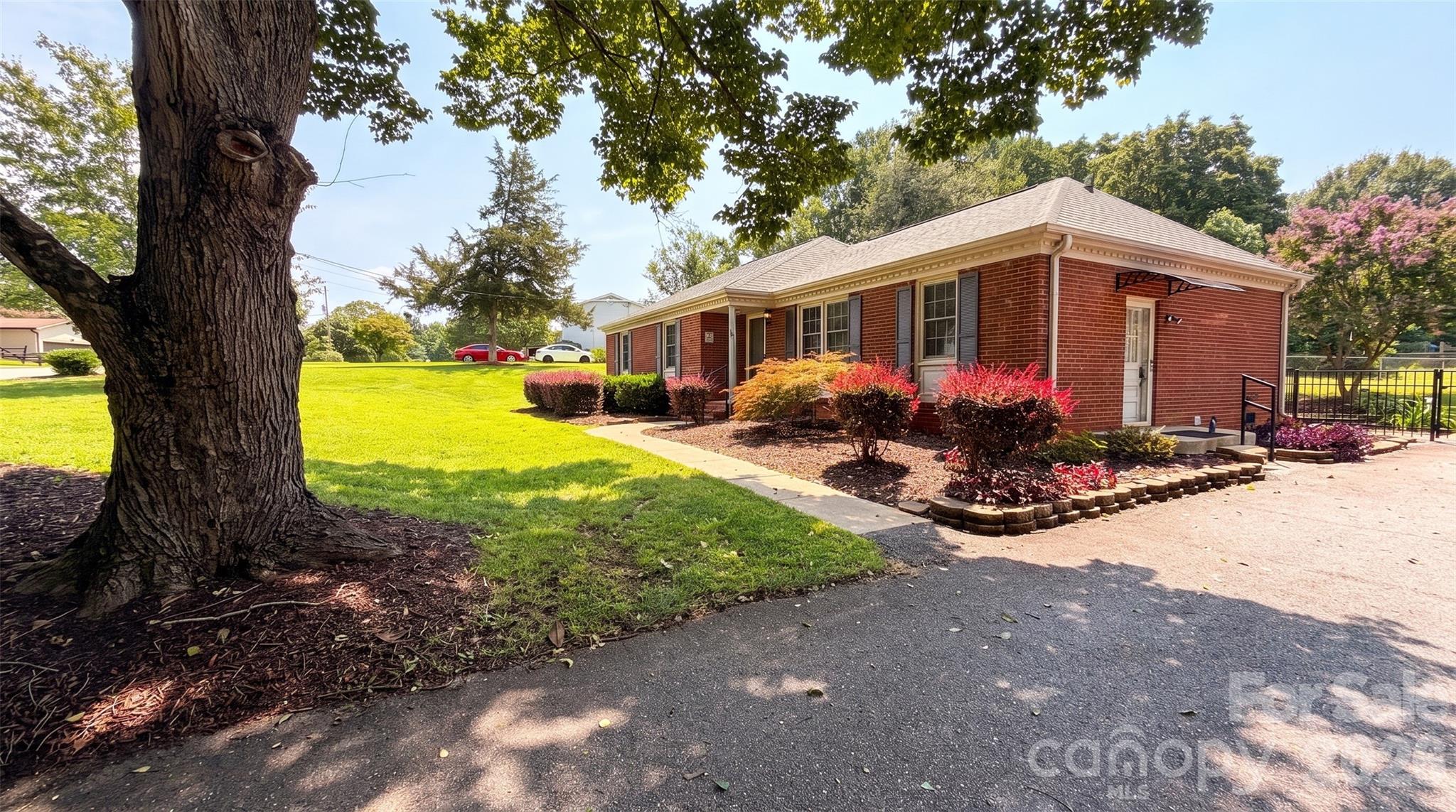 2309 Amity Avenue Property Photo 7