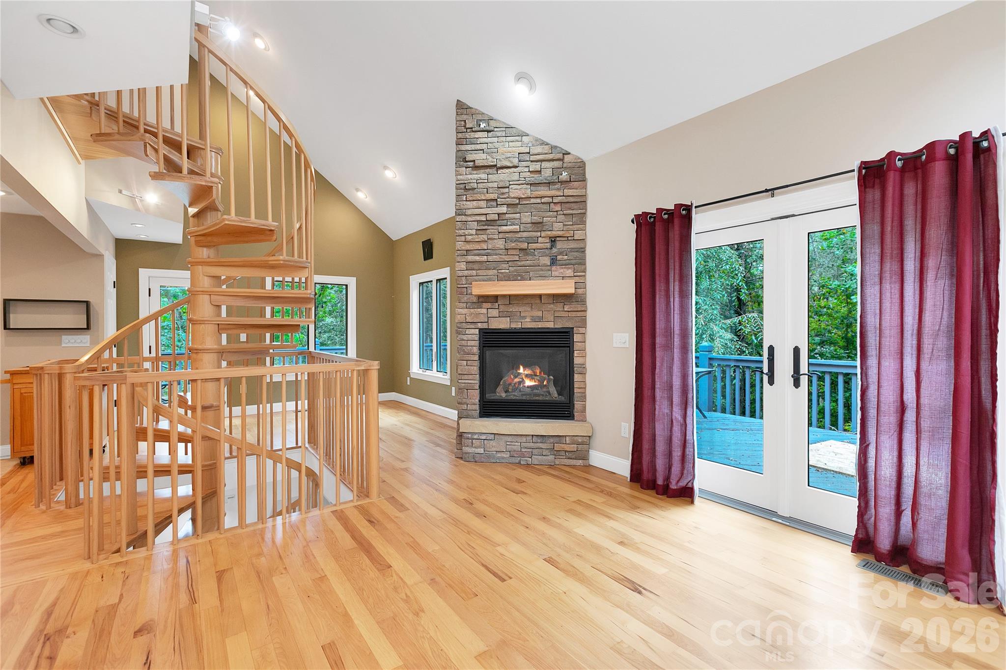 72 Memory Lane Property Photo 13
