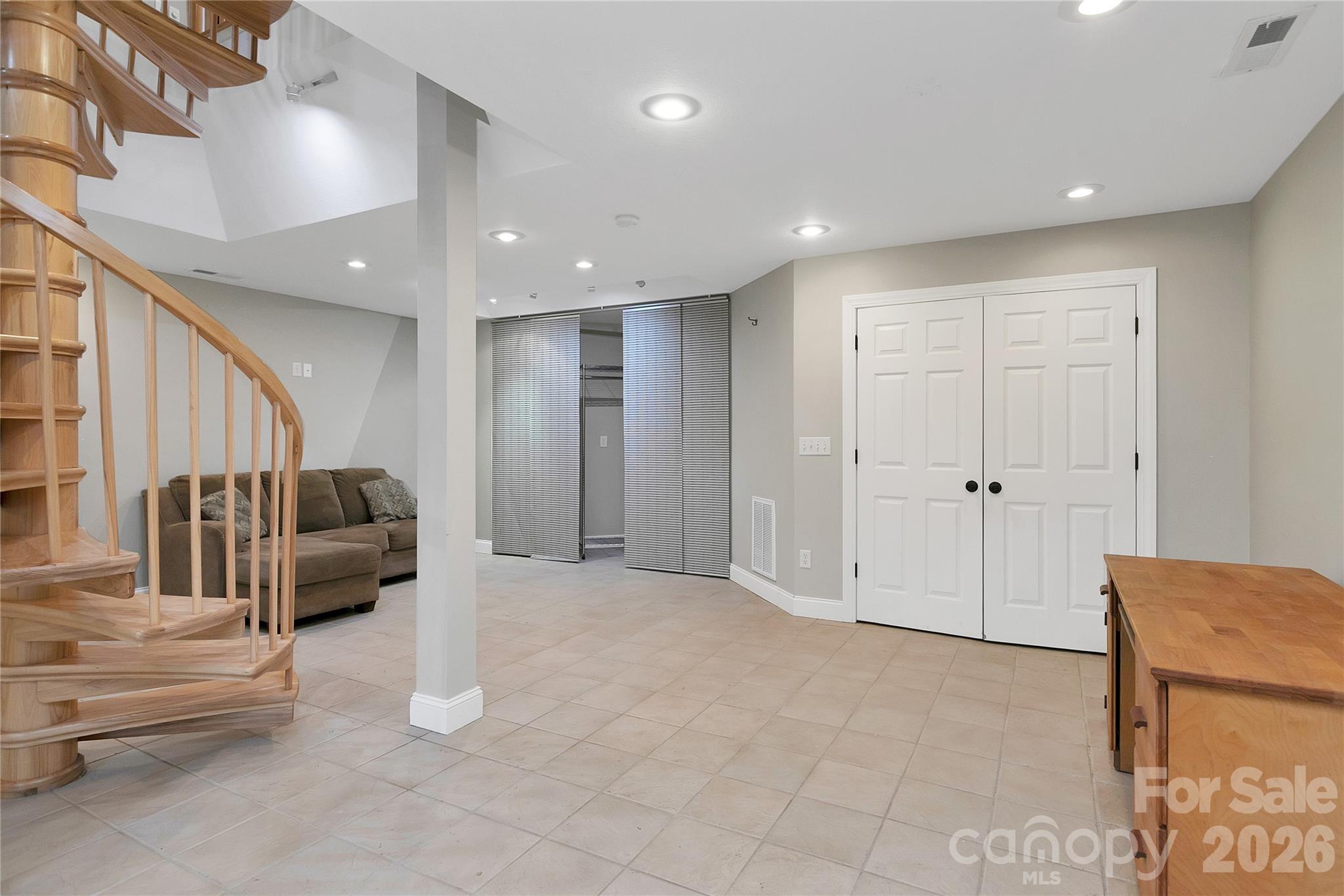 72 Memory Lane Property Photo 43
