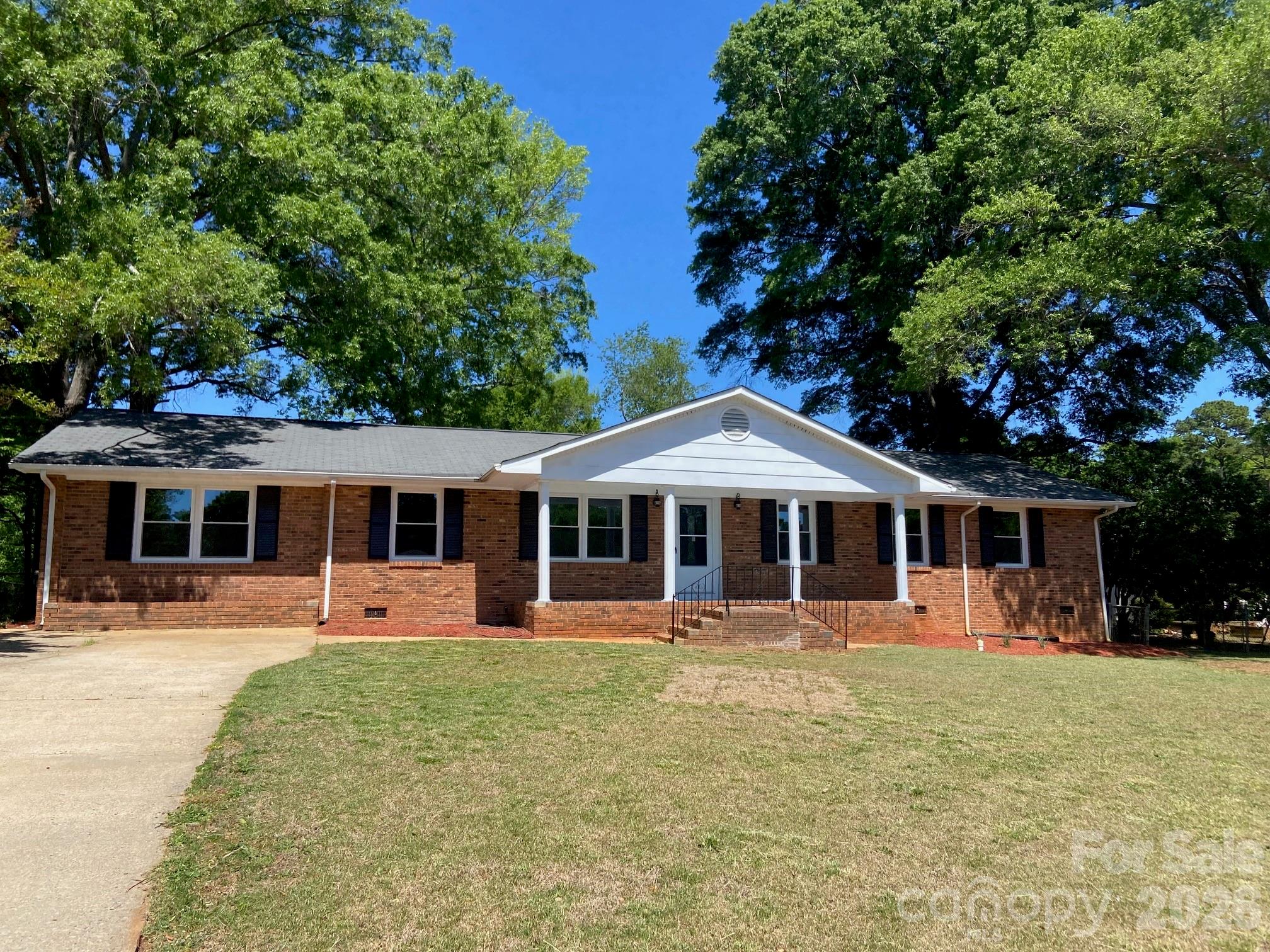 1621 Stonehill Place Property Photo 1