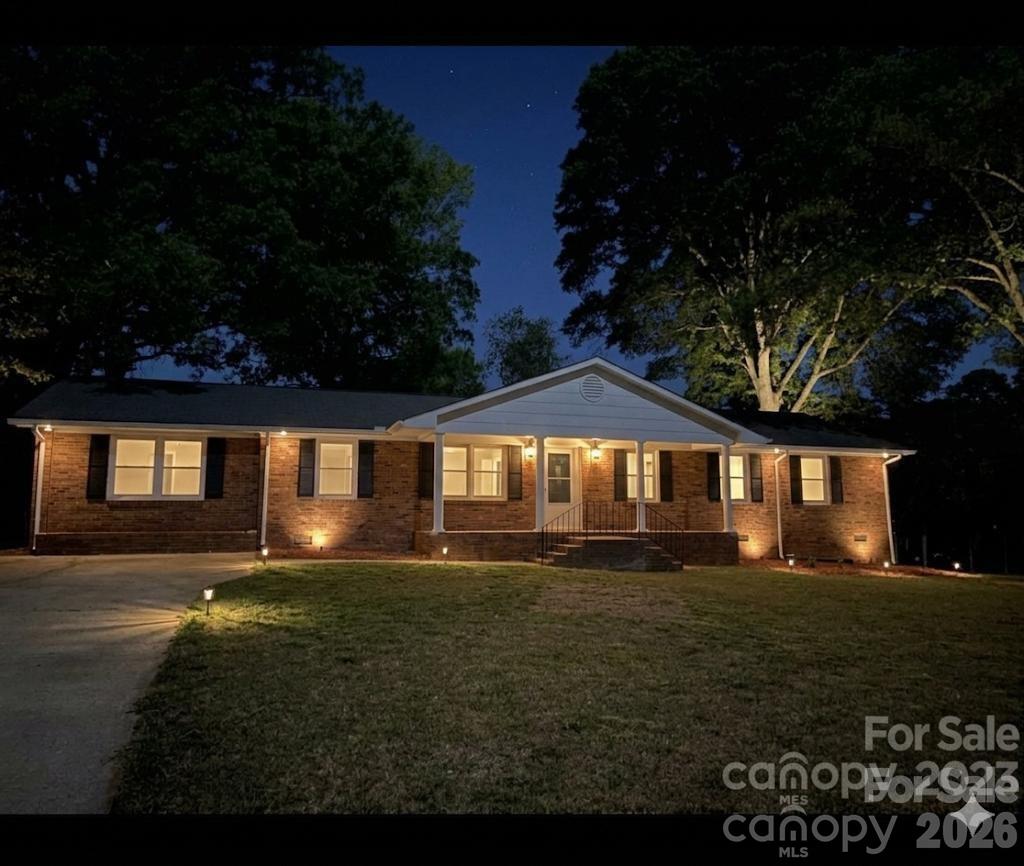 1621 Stonehill Place Property Photo 2