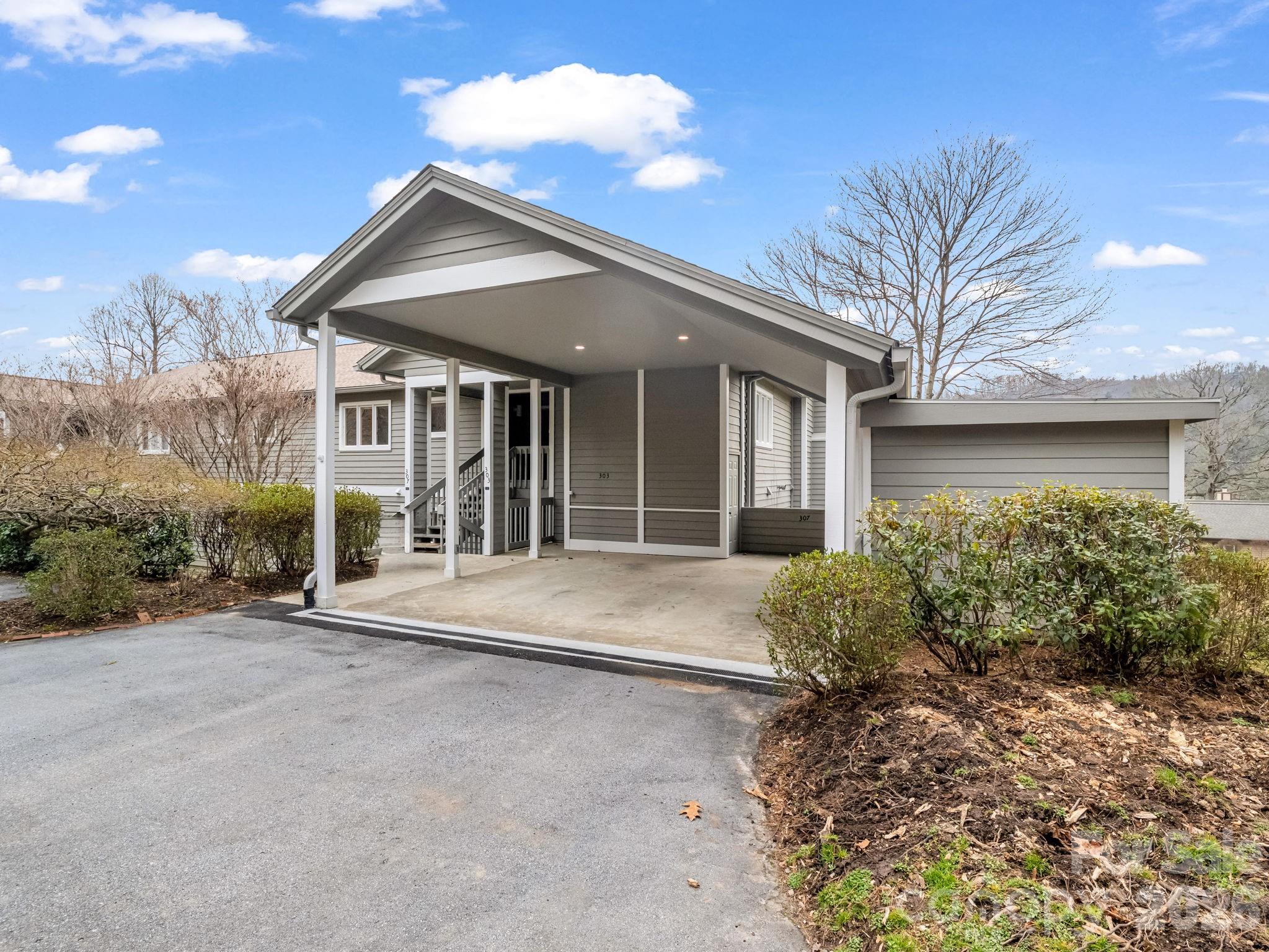303 Golfside Drive Property Photo 1