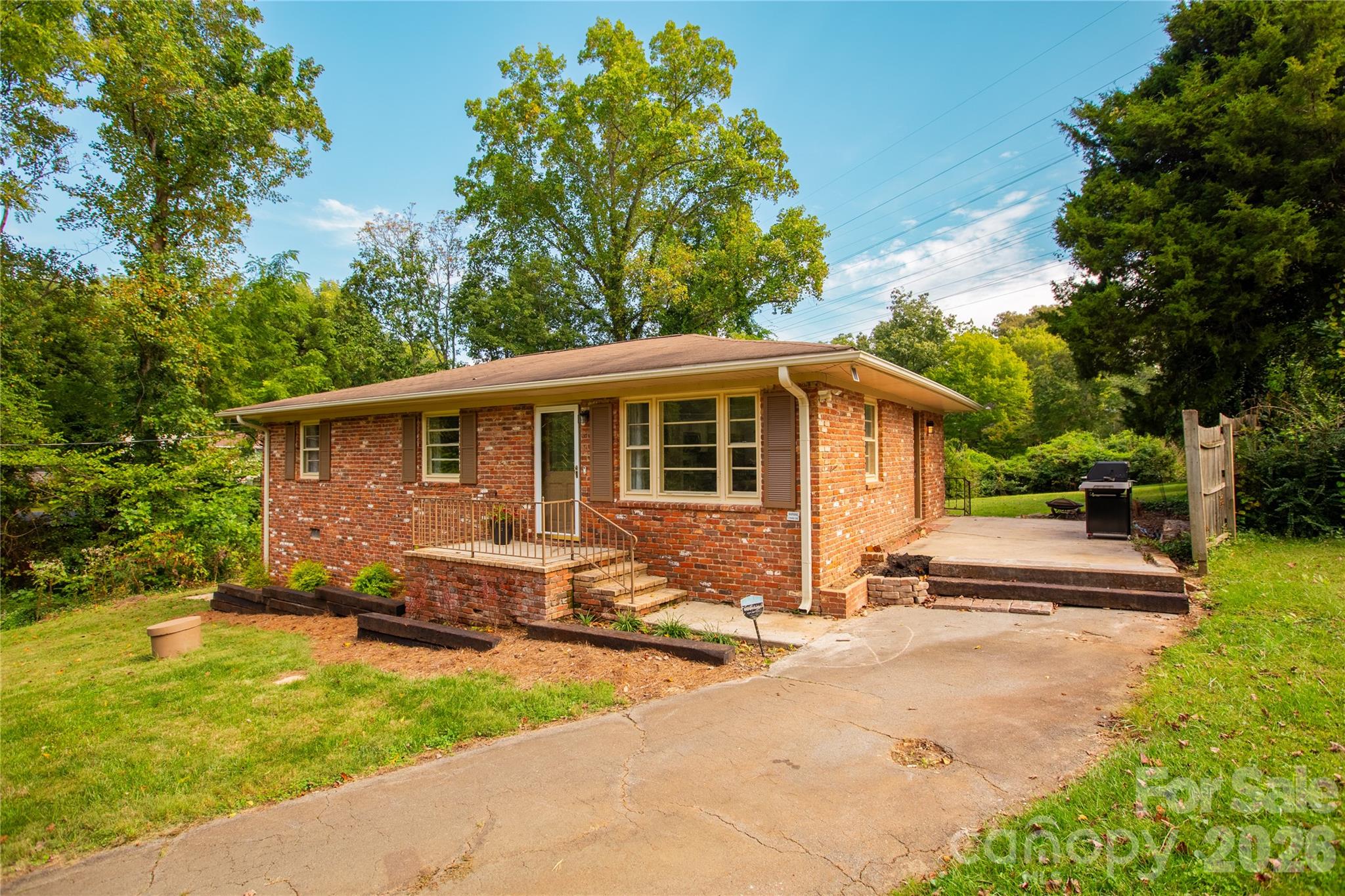 581 Clyde Drive Property Photo 1