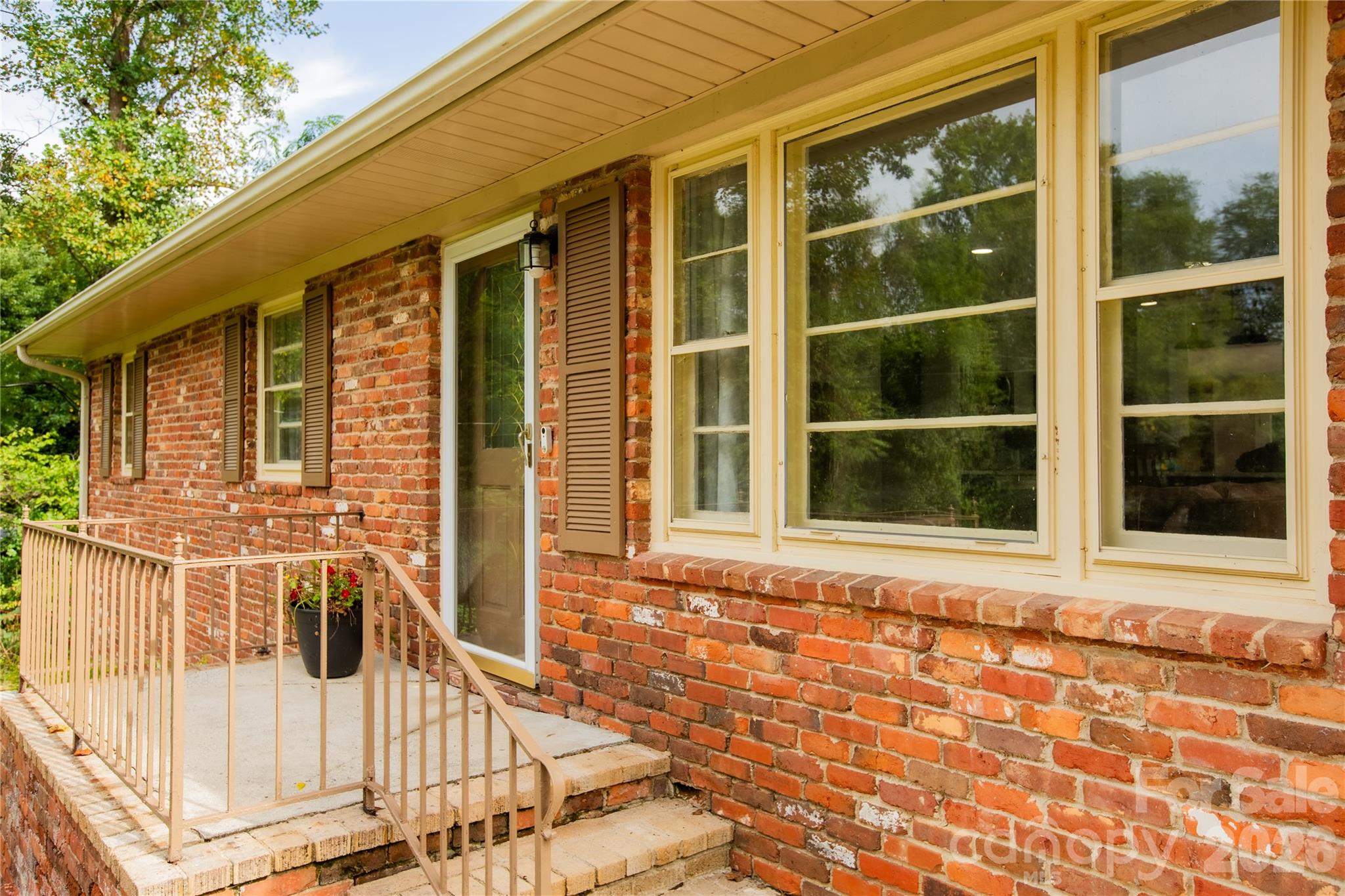 581 Clyde Drive Property Photo 29
