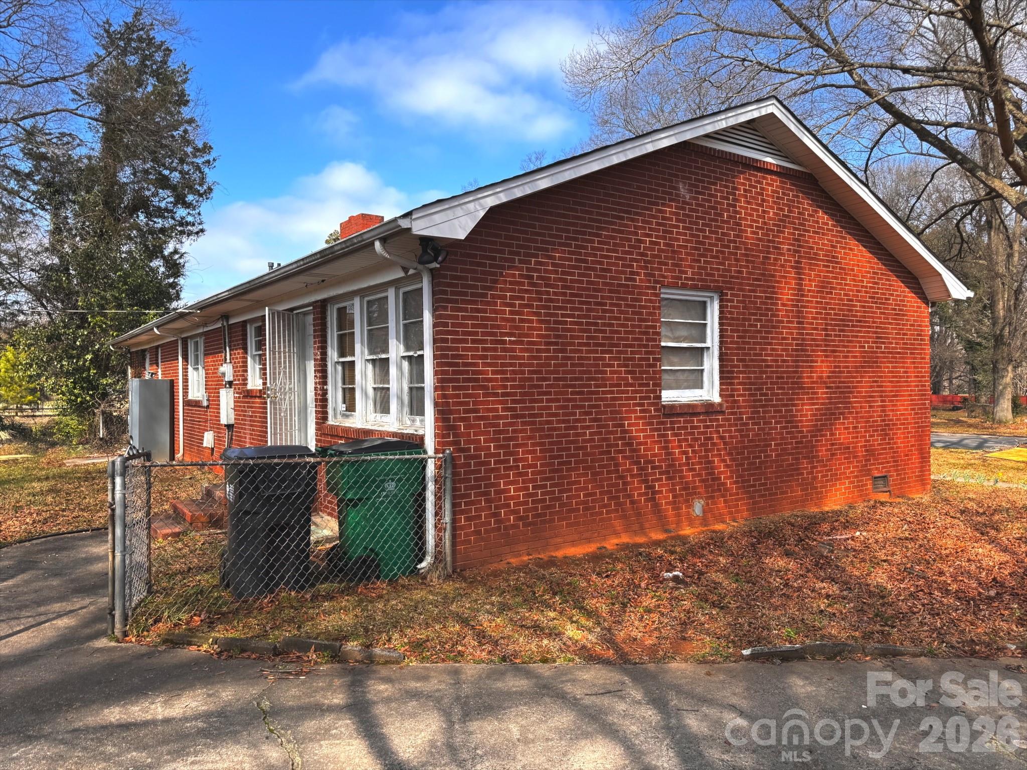 711 Yuma Street Property Photo 2