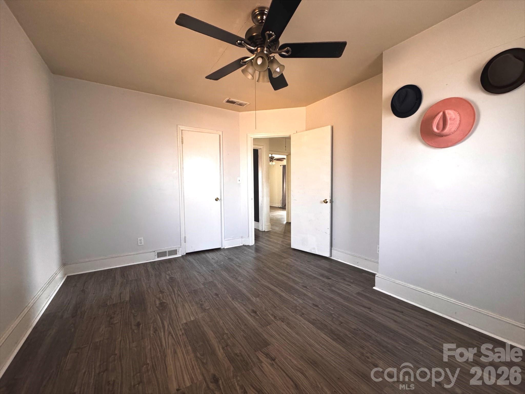 711 Yuma Street Property Photo 9