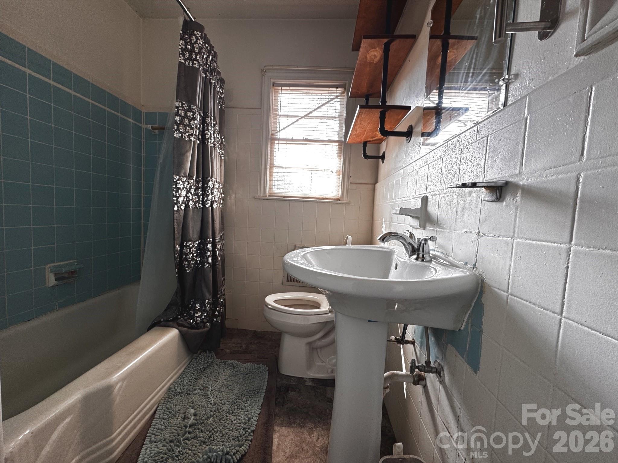 711 Yuma Street Property Photo 10