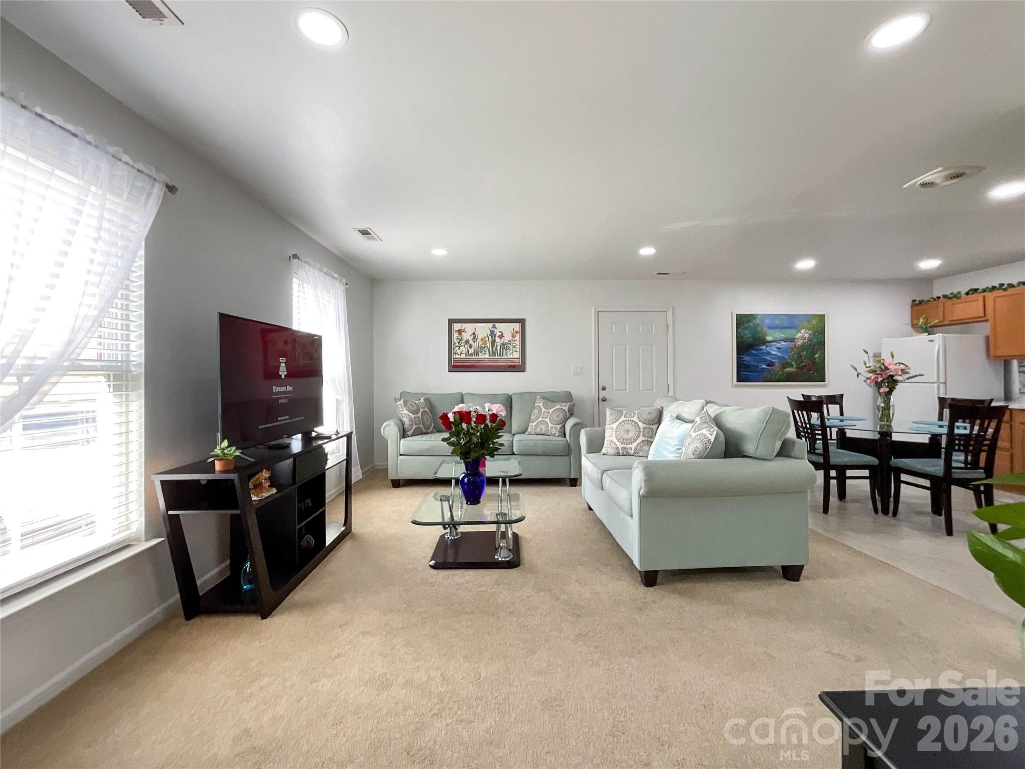 1812 Icemorlee Street Property Photo 4