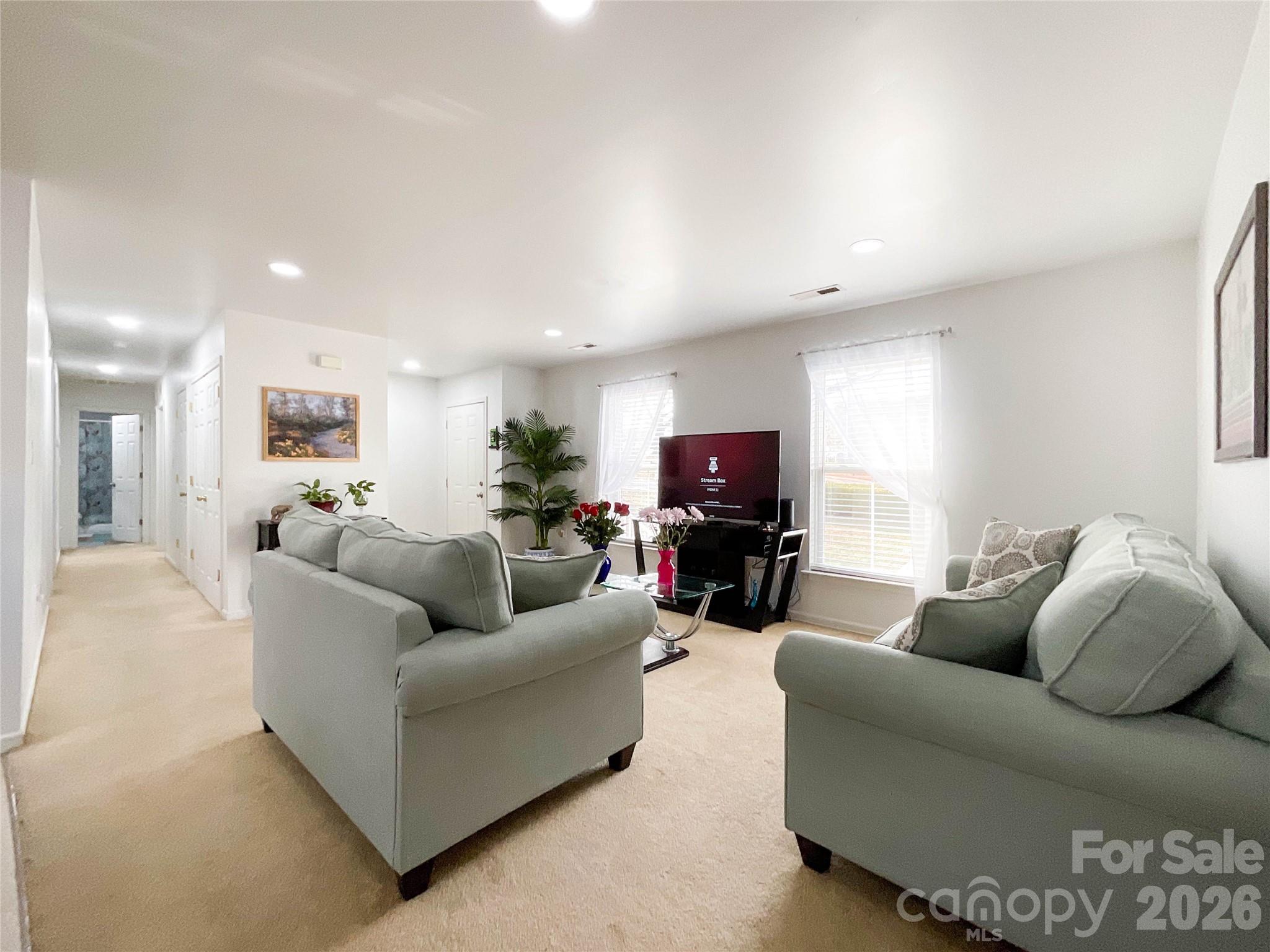 1812 Icemorlee Street Property Photo 5