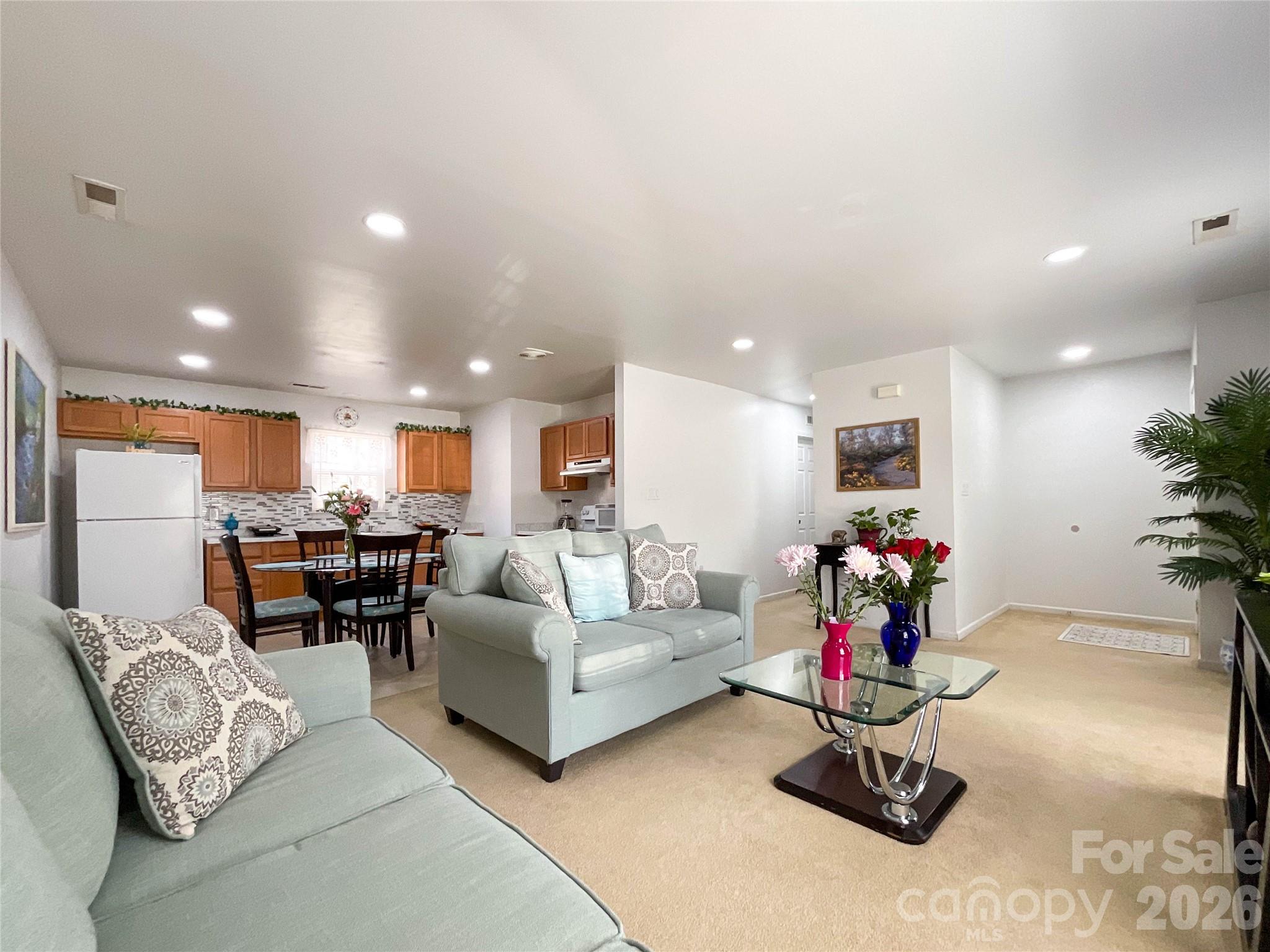 1812 Icemorlee Street Property Photo 6