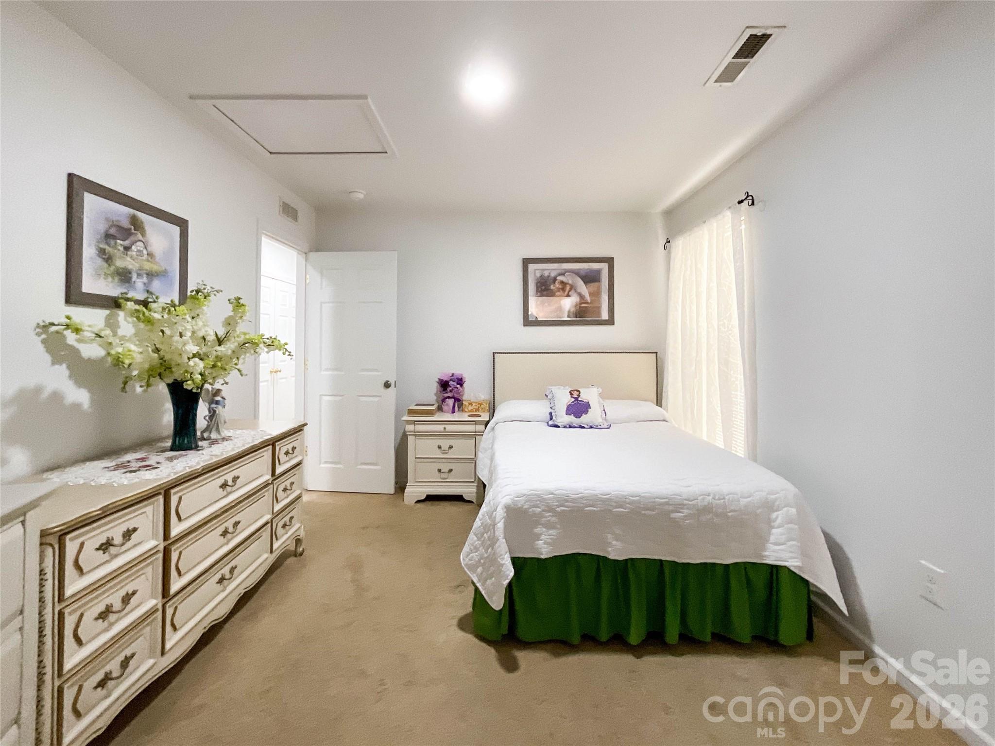 1812 Icemorlee Street Property Photo 13