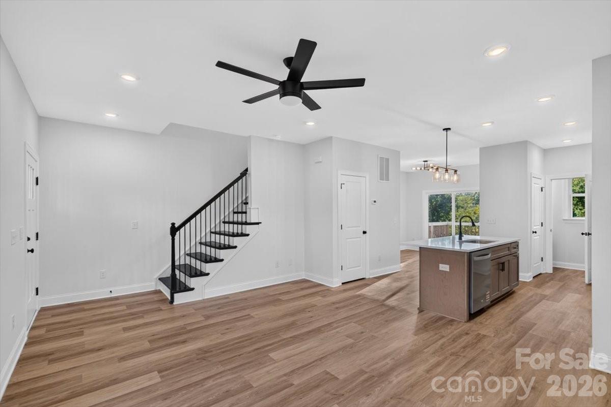 213 Knot Street Property Photo 3